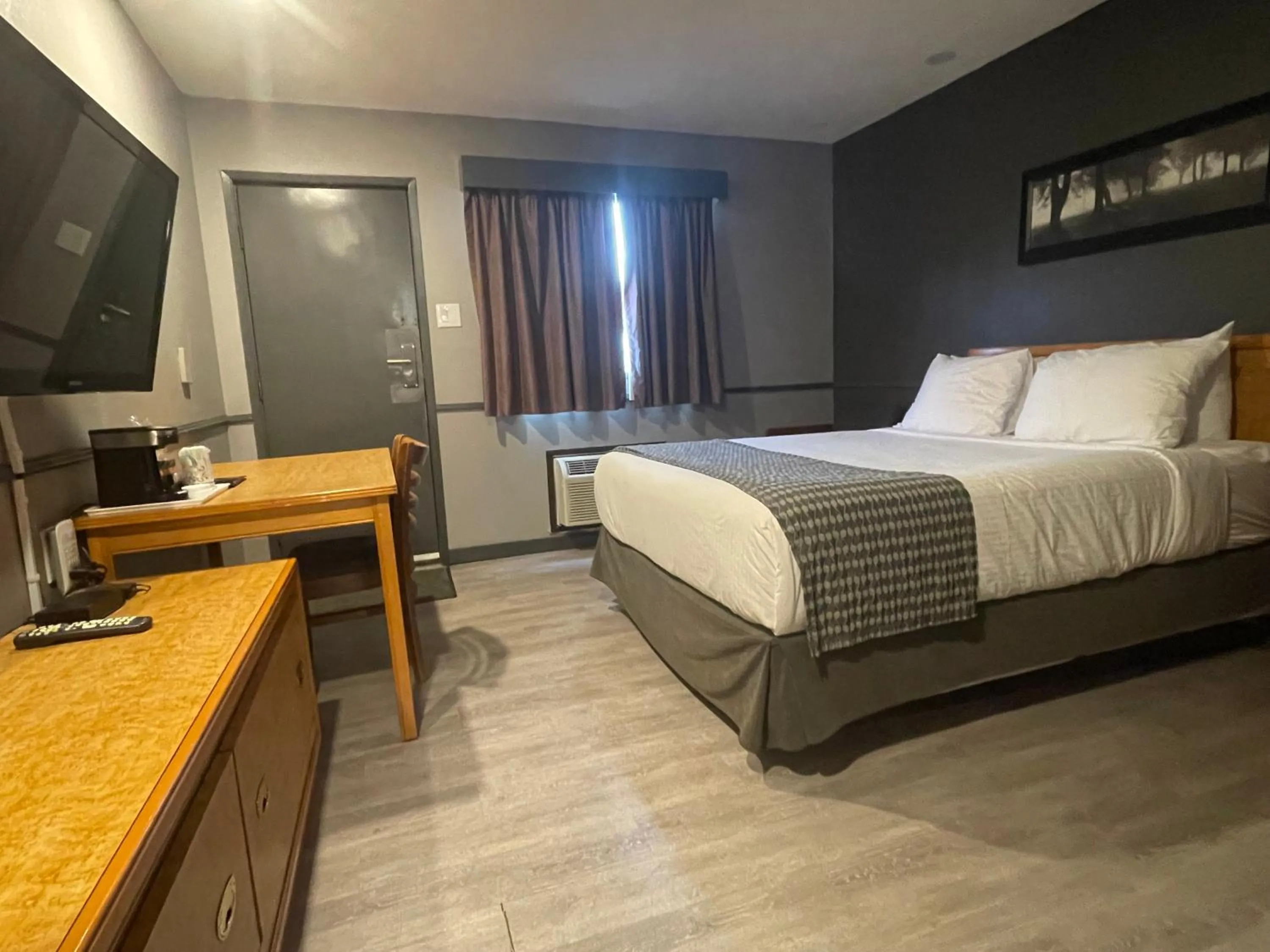 Bed in Travelodge by Wyndham Brandon