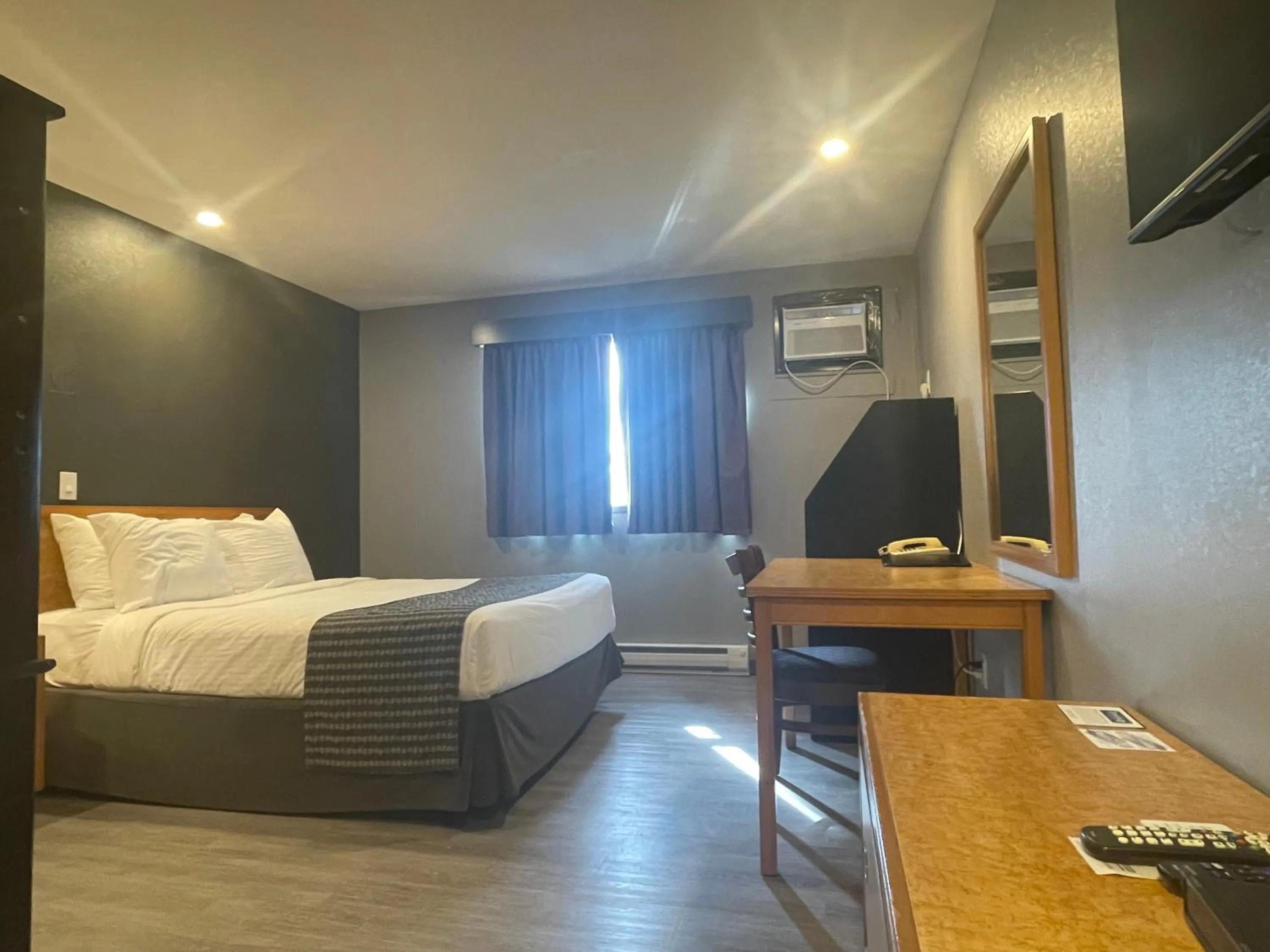 Bed in Travelodge by Wyndham Brandon