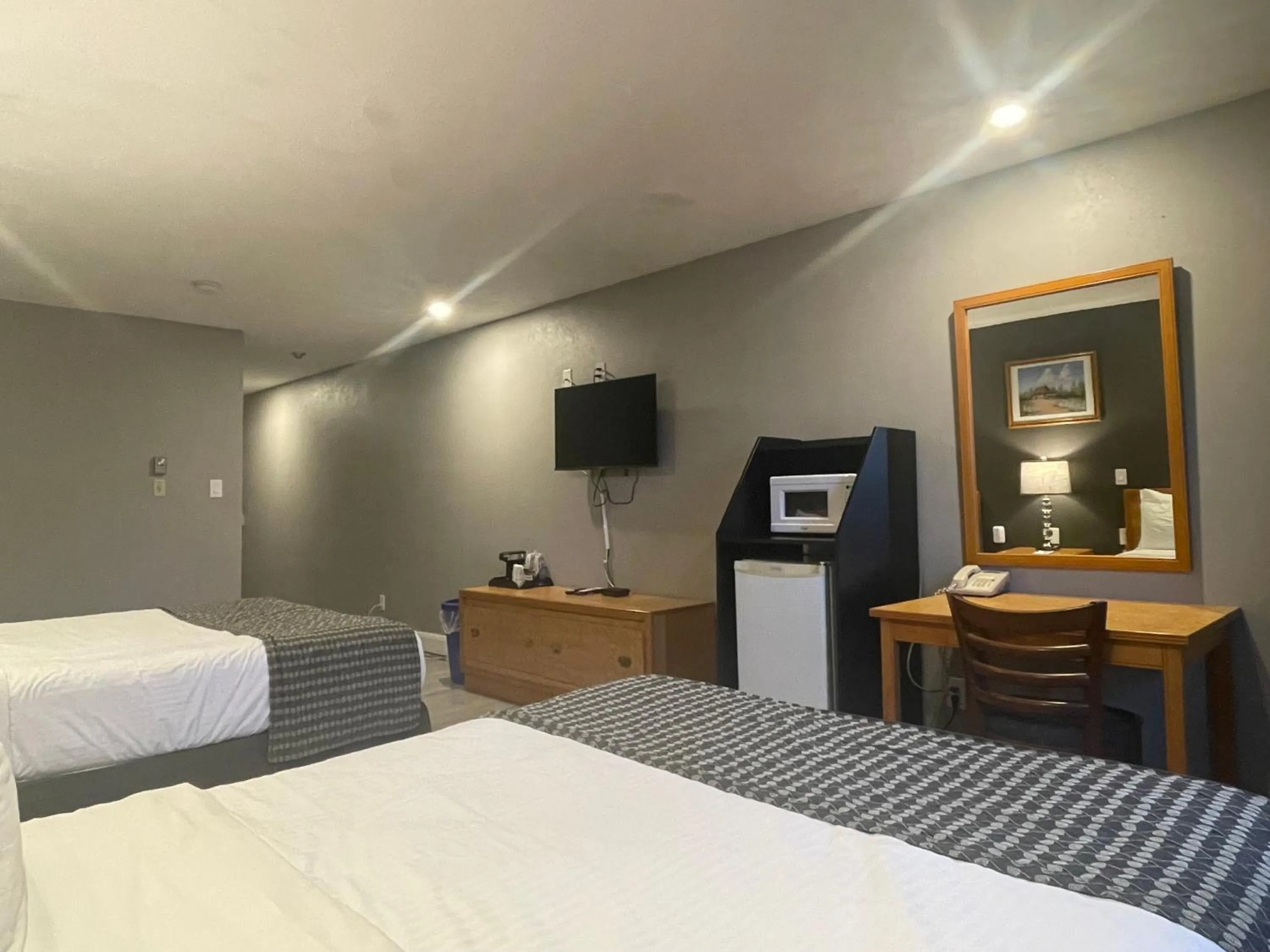 Photo of the whole room, Bed in Travelodge by Wyndham Brandon