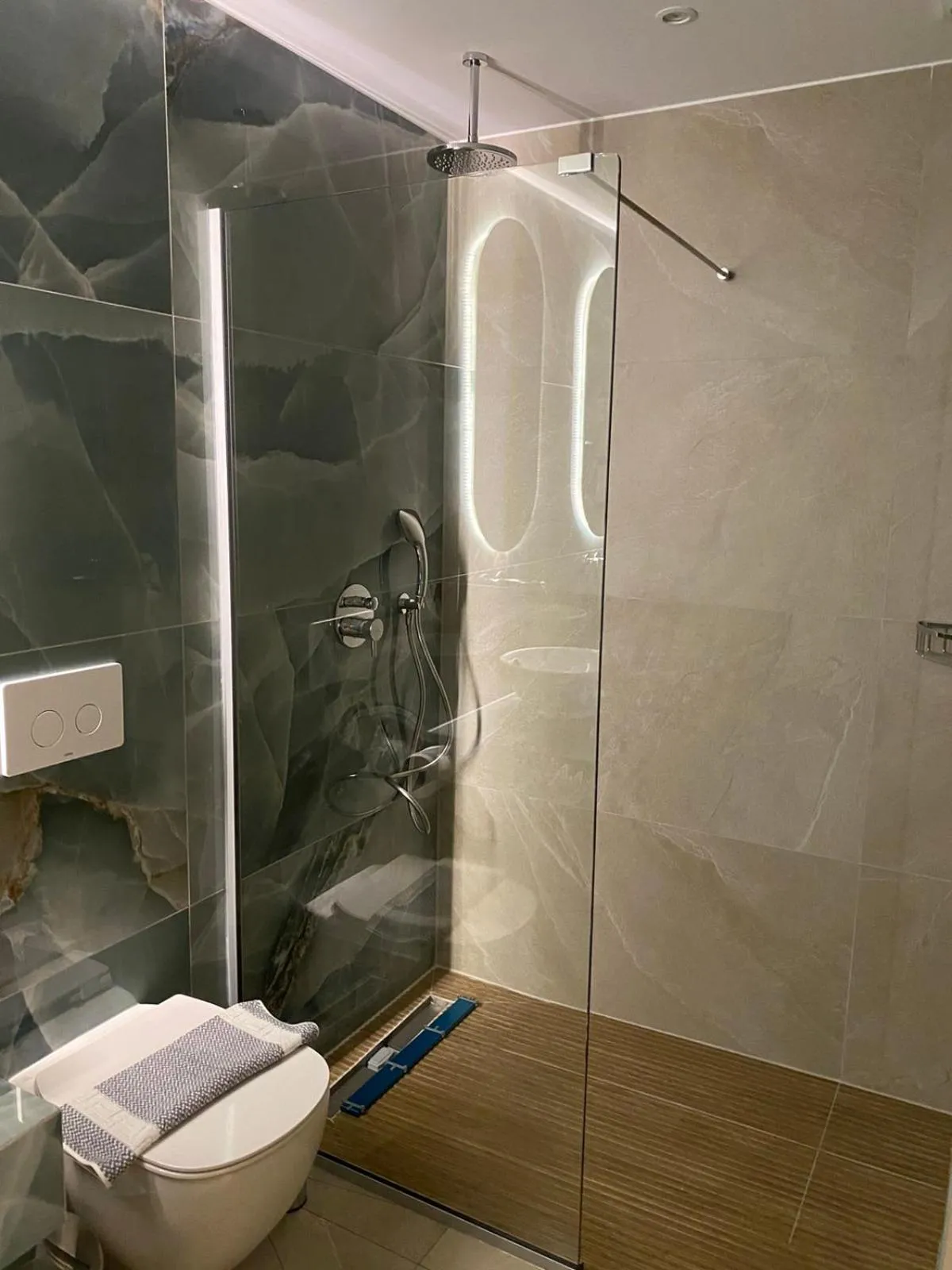 Shower in Villa Diamond