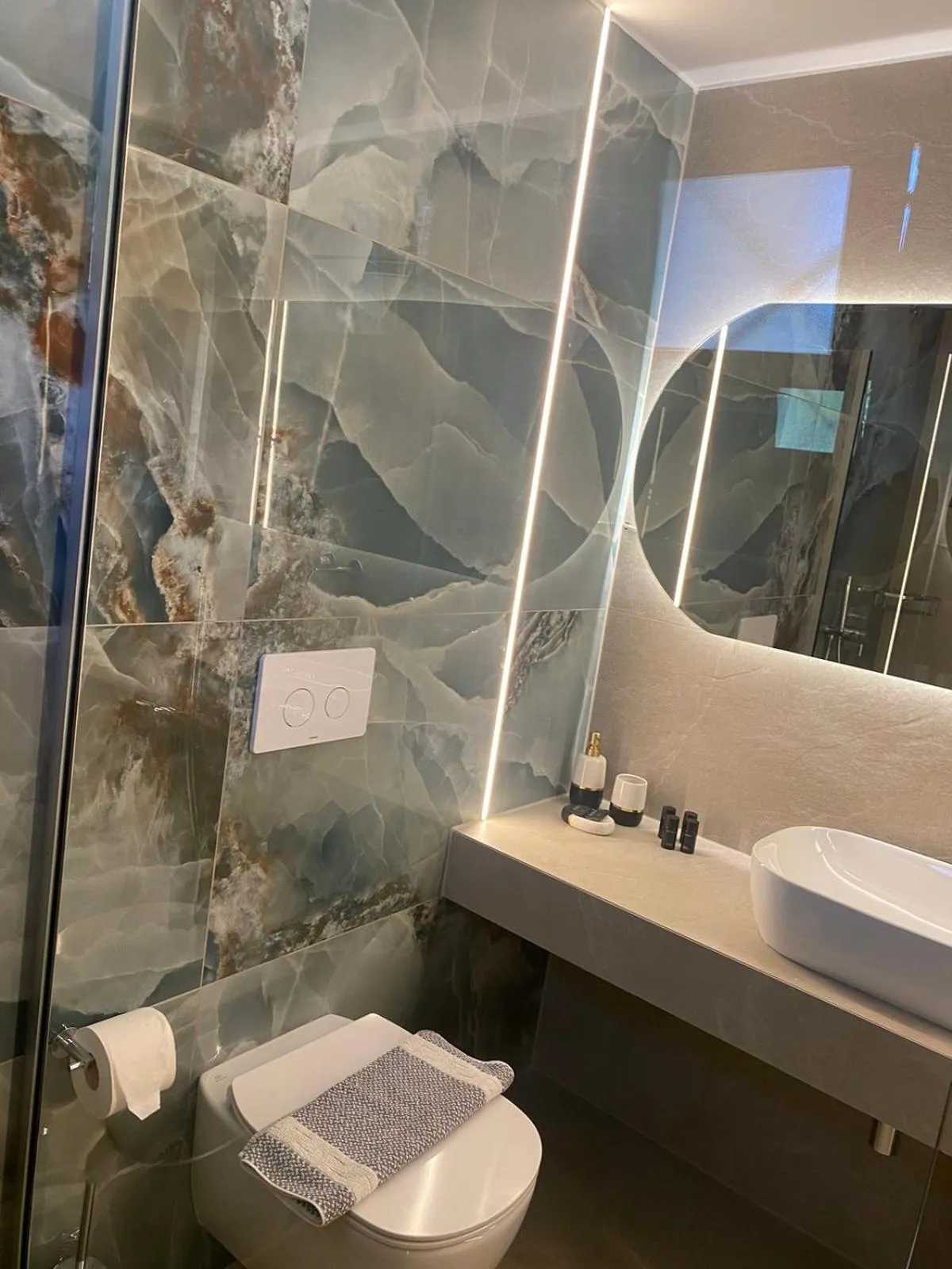 Toilet in Villa Diamond