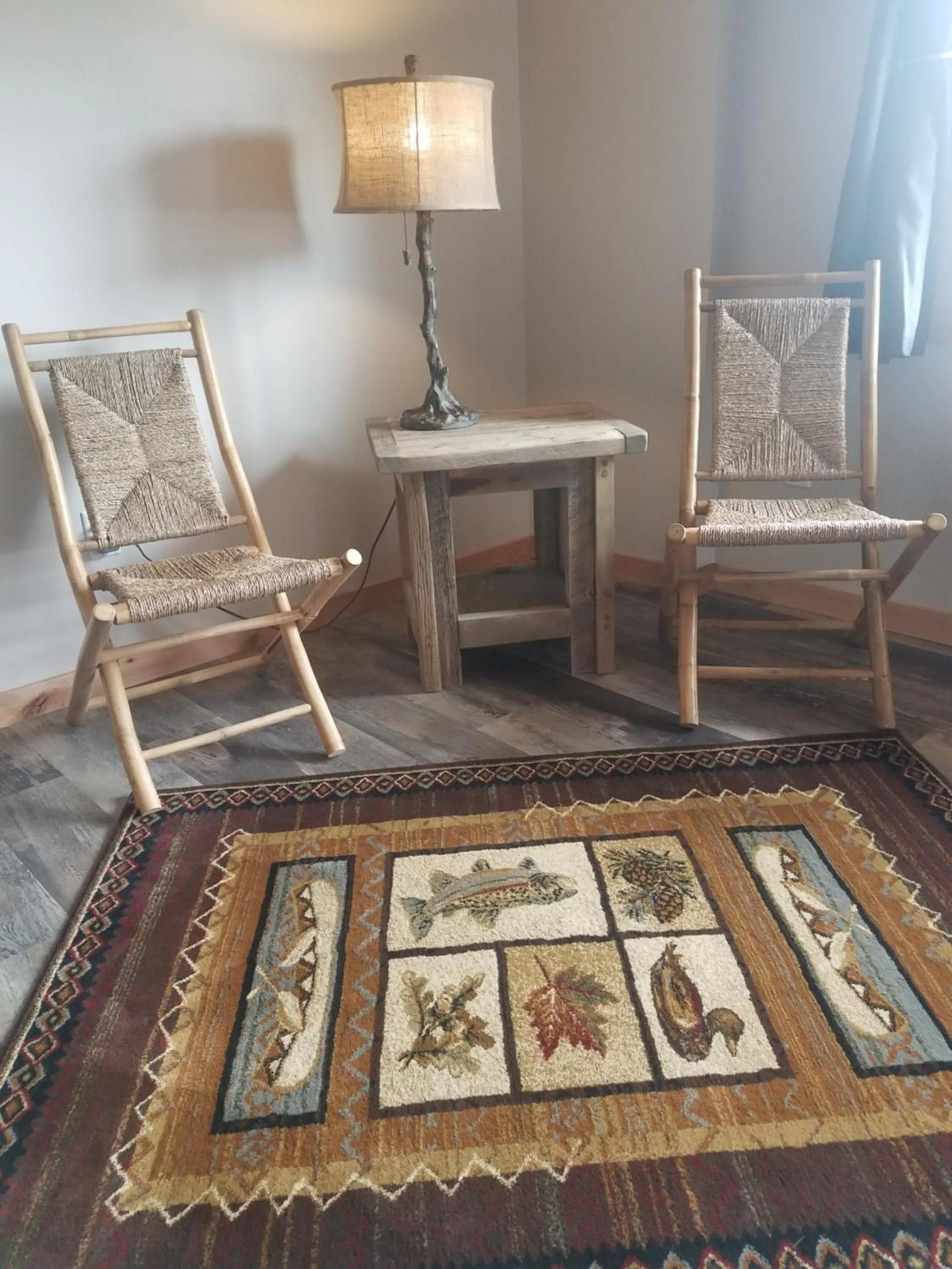 Seating area in 406 Lodge at Yellowstone