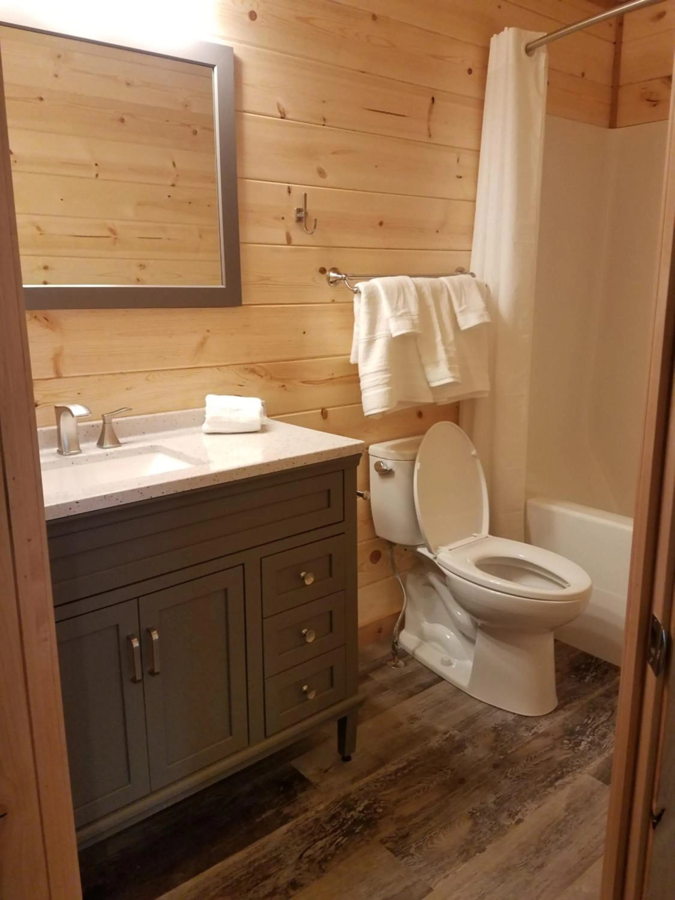 Bathroom in 406 Lodge at Yellowstone