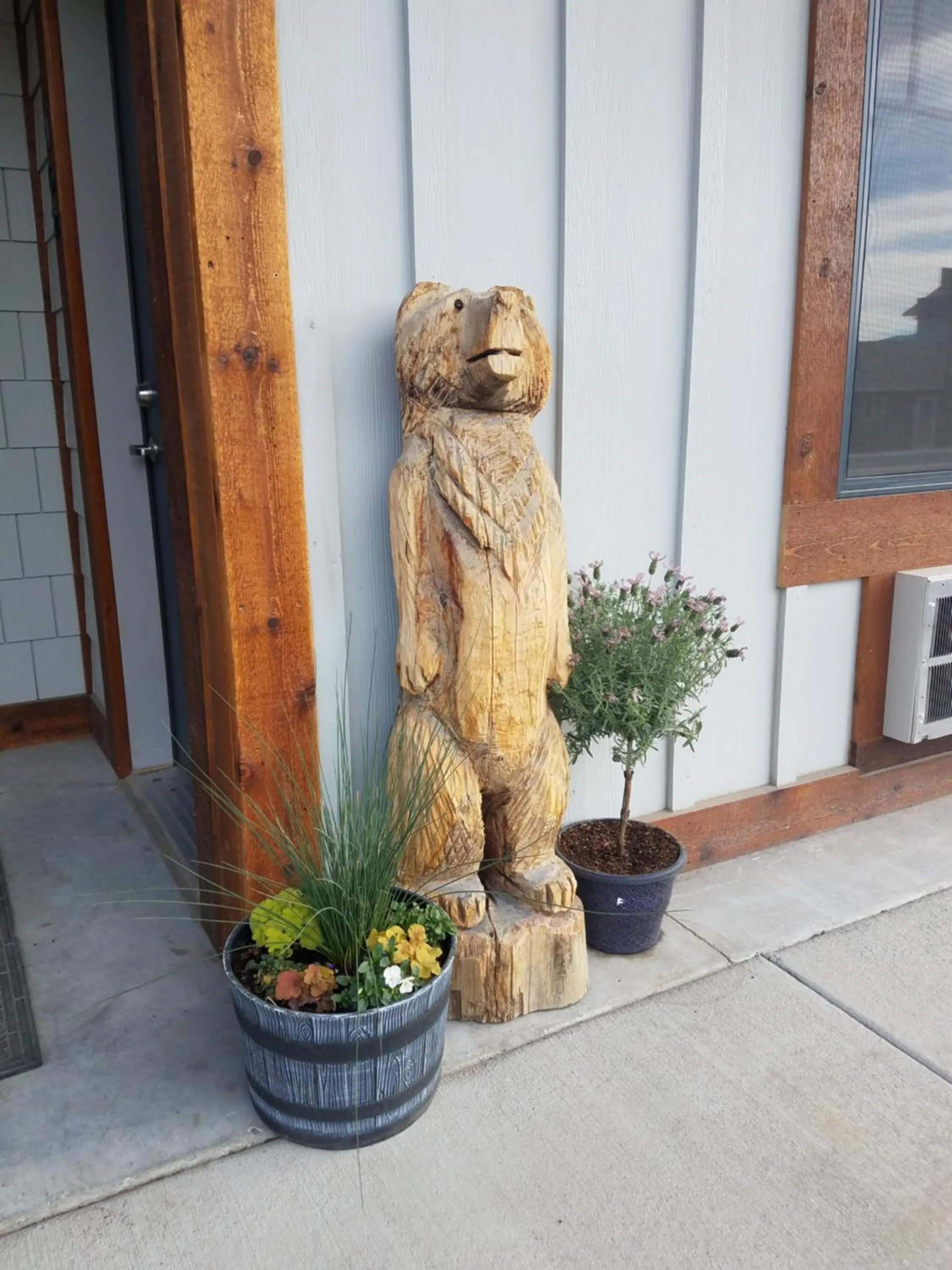 Facade/entrance in 406 Lodge at Yellowstone