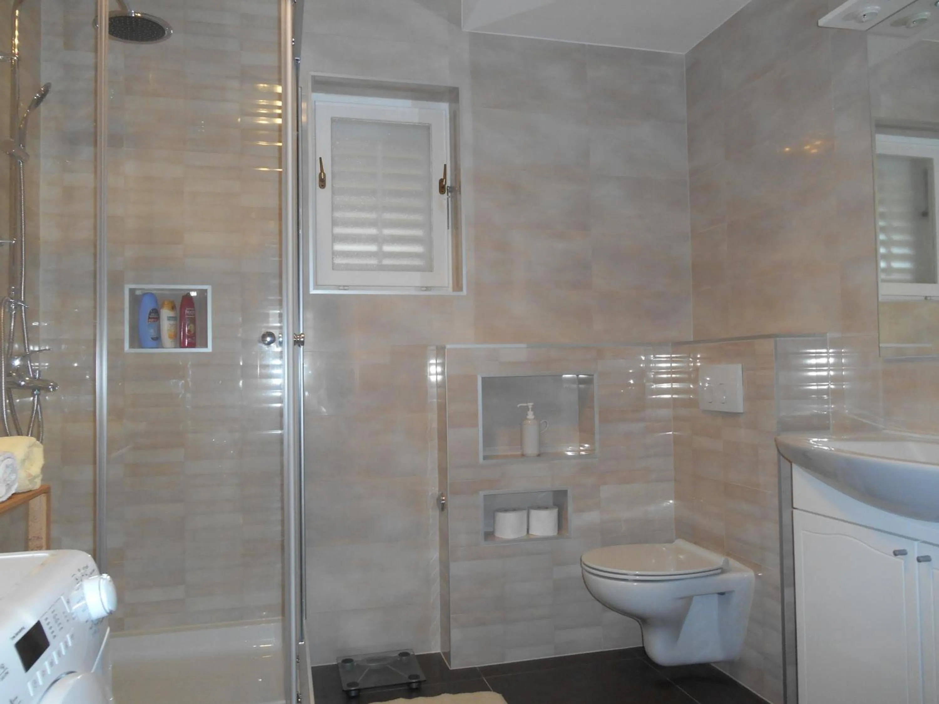 Shower in Apartments Brešan