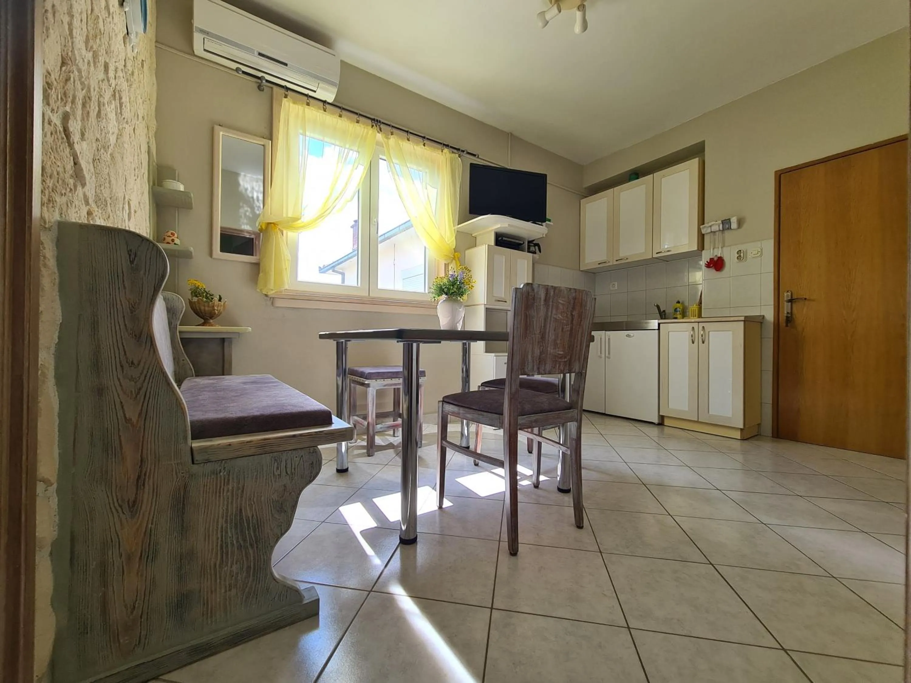 Kitchen or kitchenette in Apartments Brešan