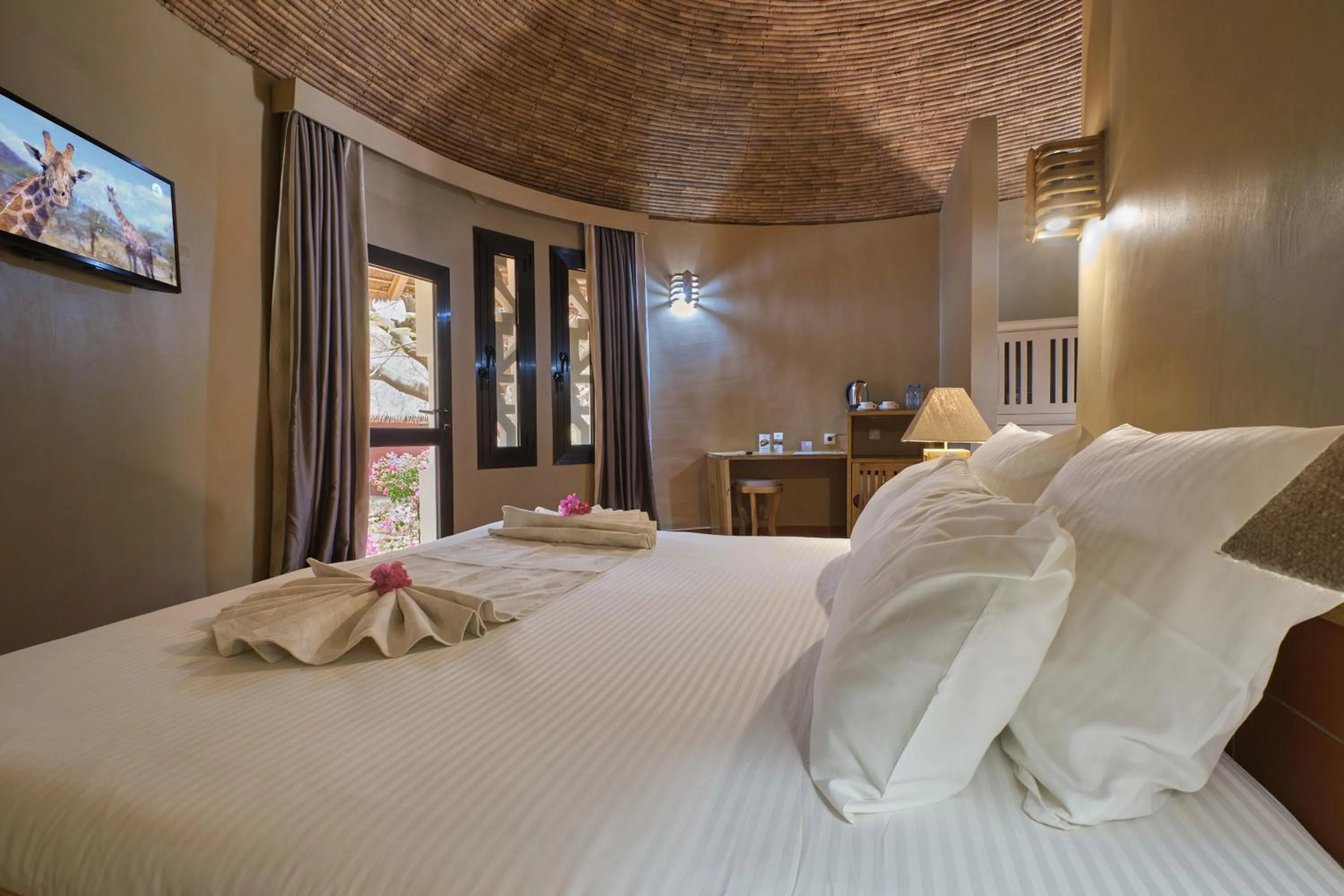 Bedroom, Bed in Hotel Royam