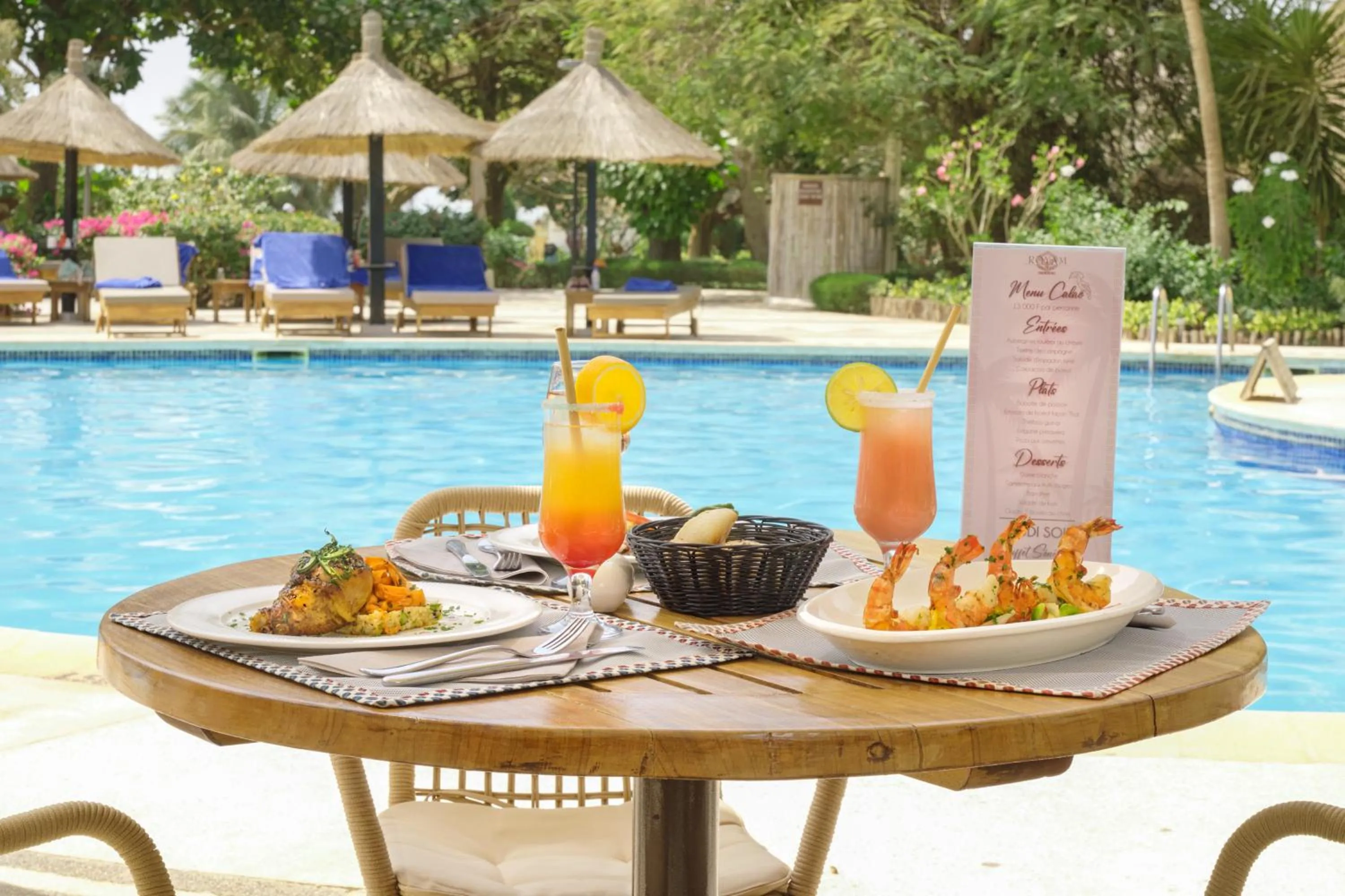 Restaurant/places to eat in Hotel Royam