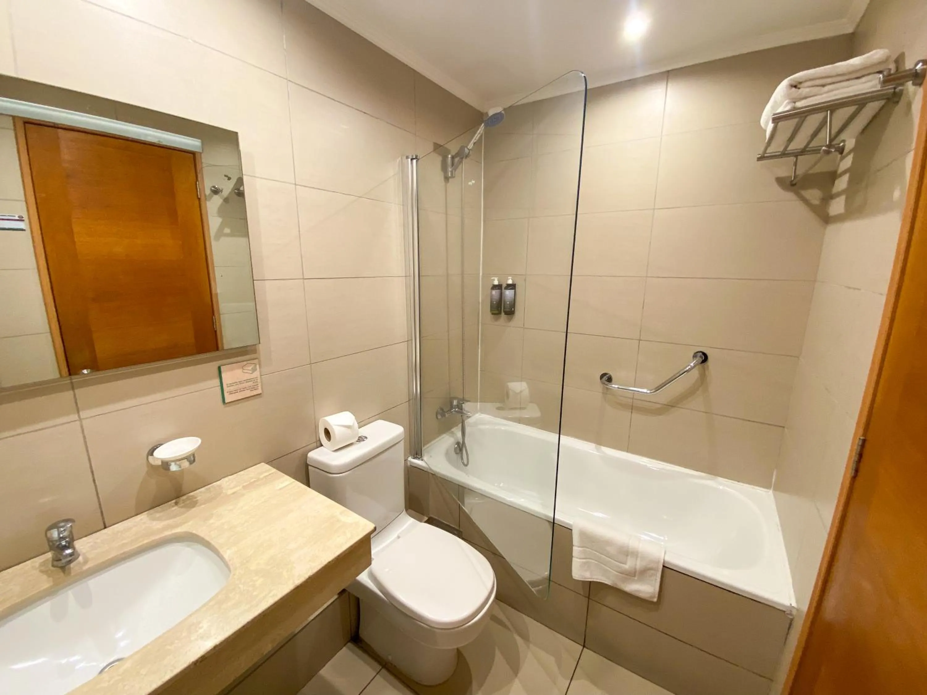 Shower in Hotel Terrano Concepción