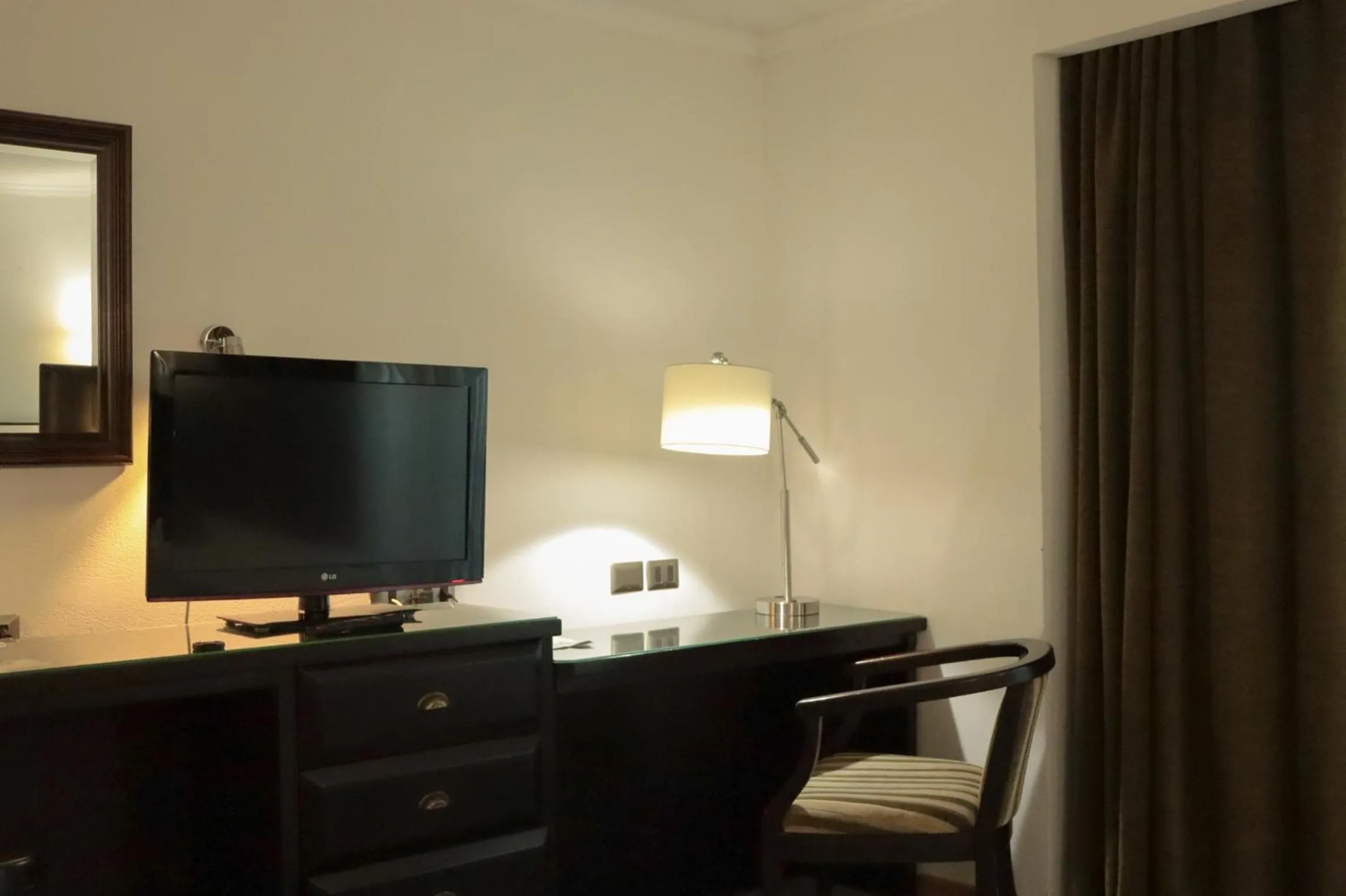 Photo of the whole room in Hotel Terrano Concepción