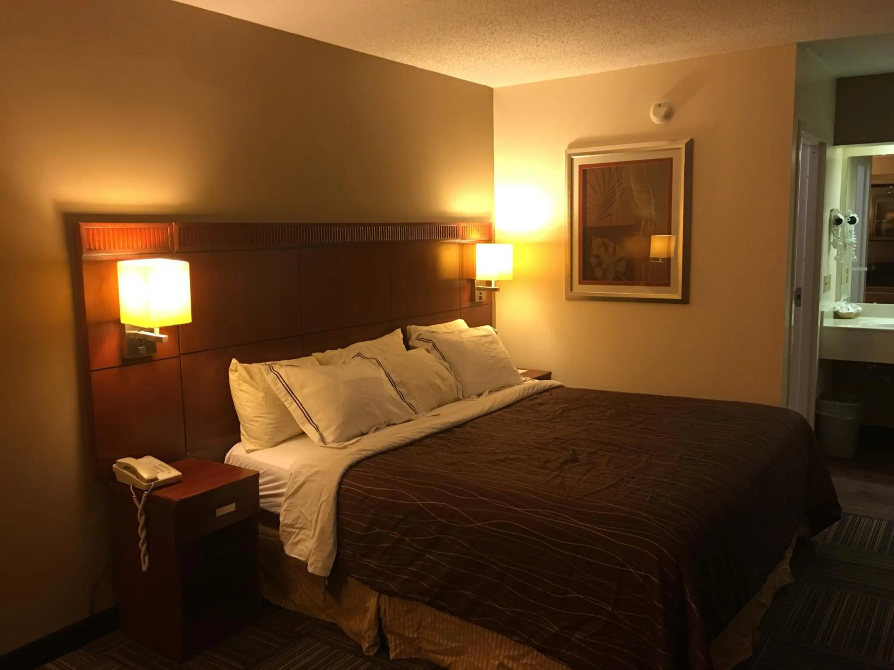 Bedroom, Bed in Nations Inn - West Jefferson