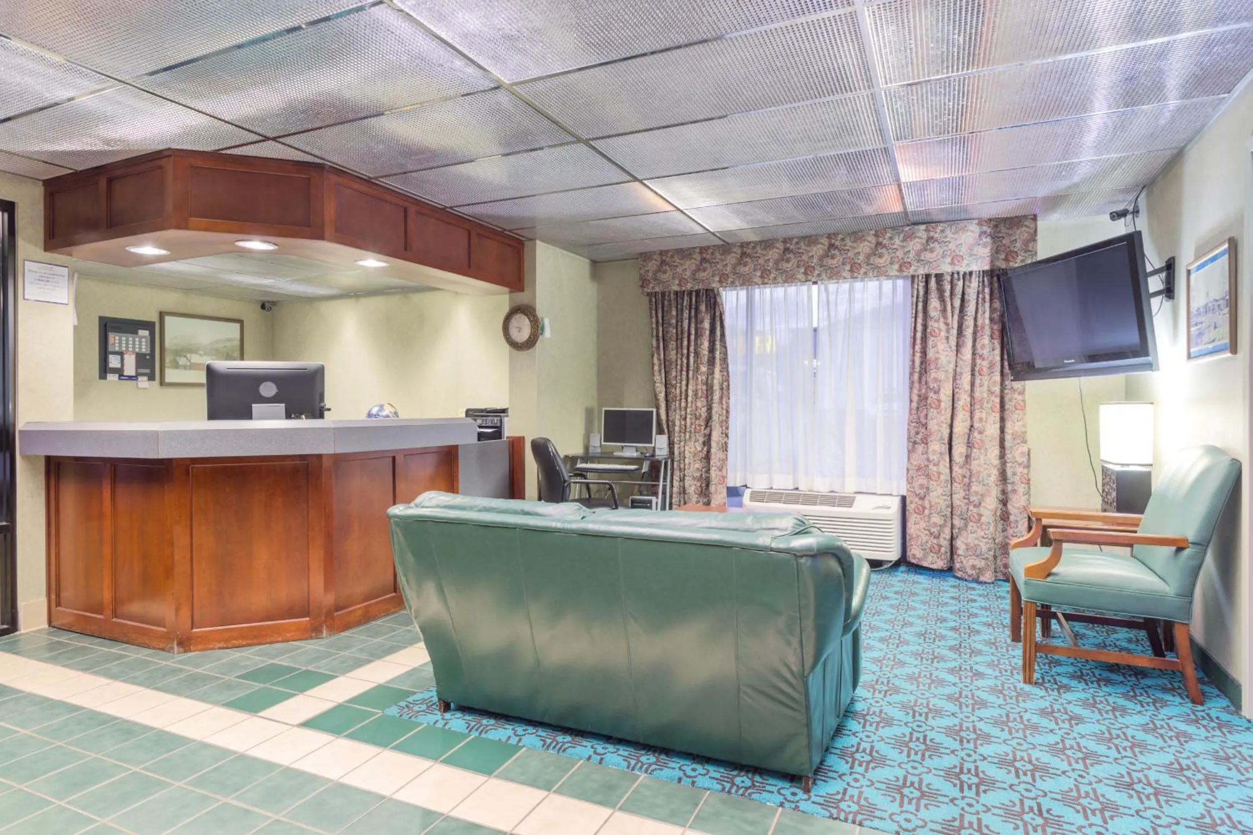 Lobby or reception in Nations Inn - West Jefferson