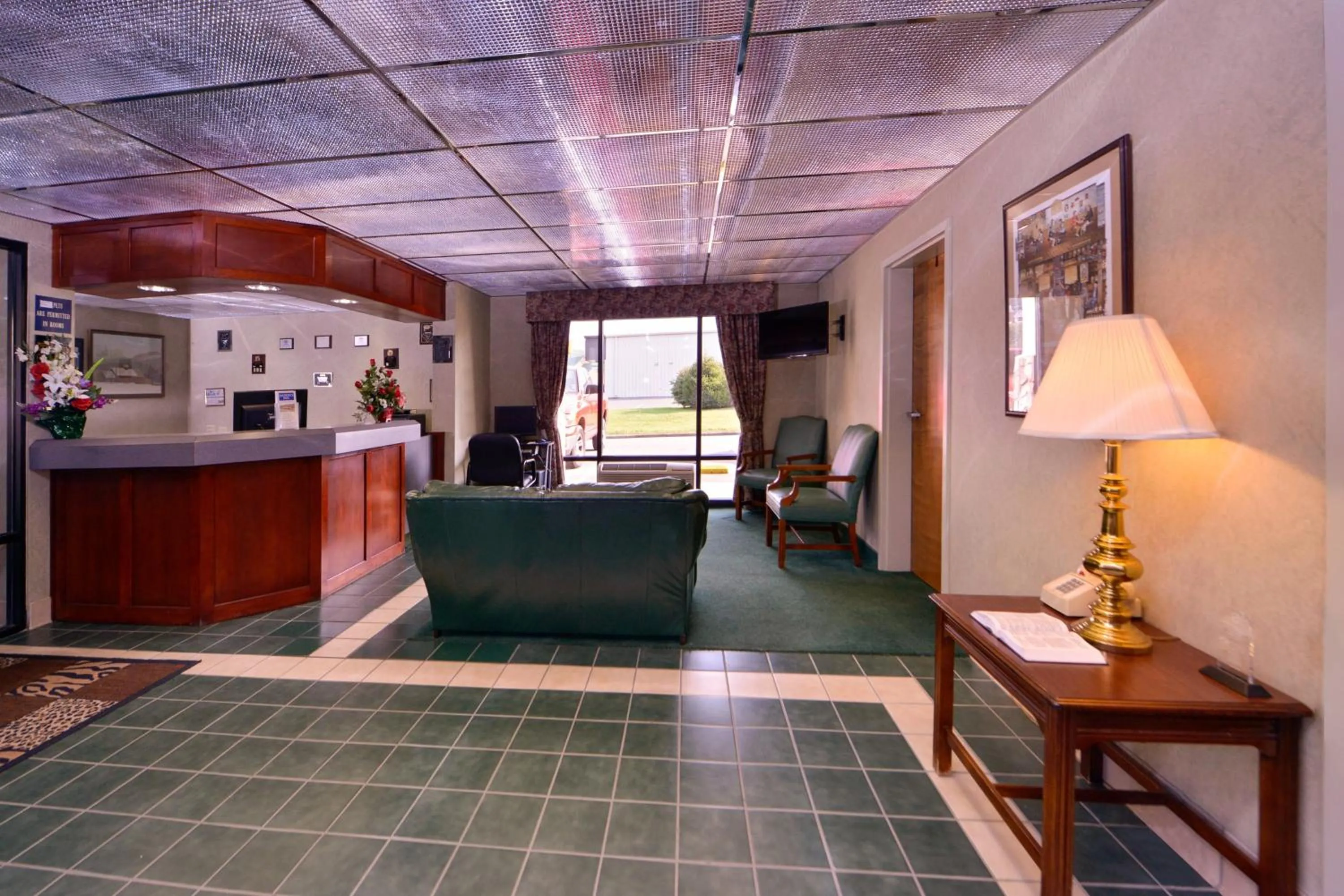Lobby or reception in Nations Inn - West Jefferson
