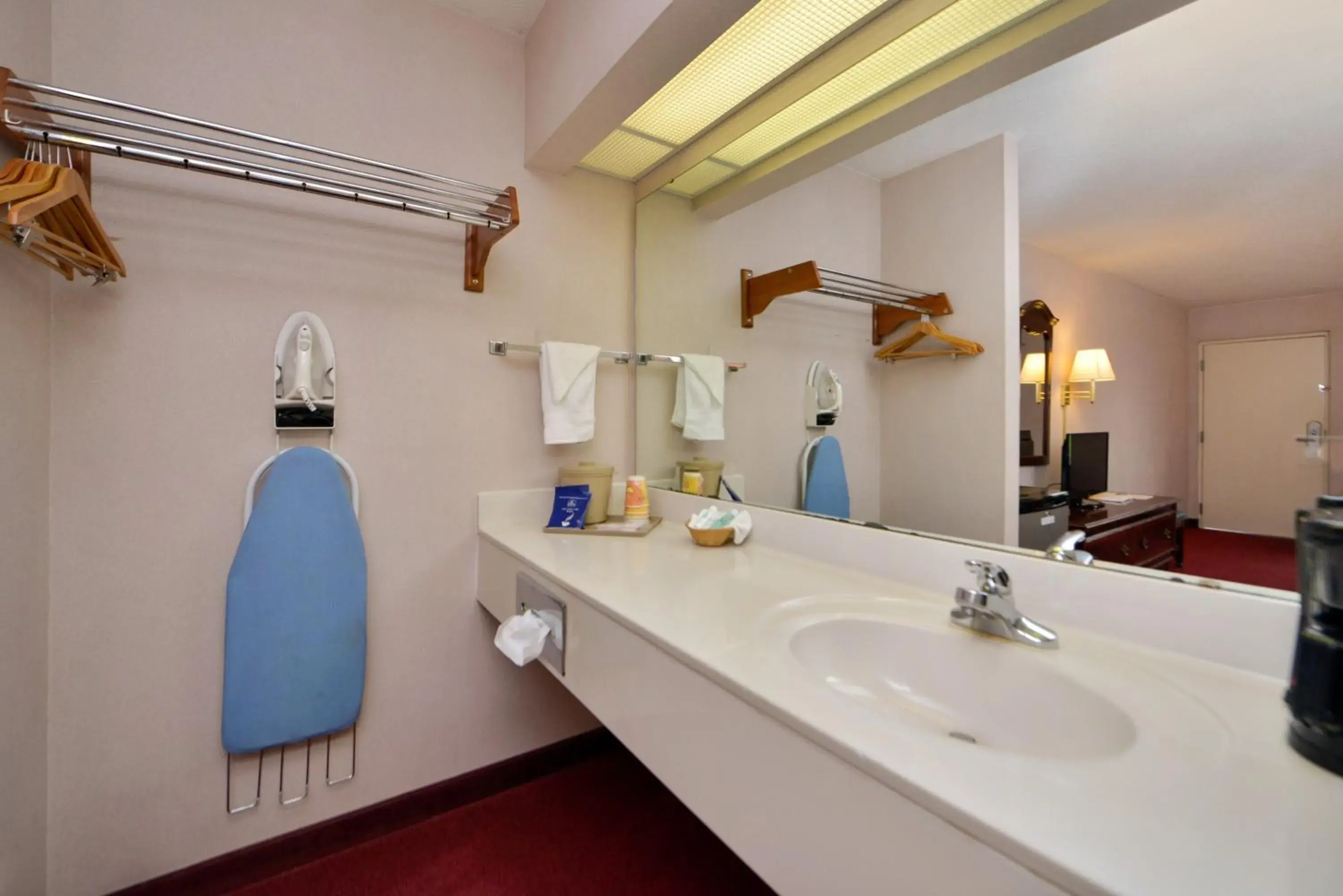 Double Room with Two Double Beds in Nations Inn - West Jefferson Double Room with Two Double Beds in Nations Inn - West Jefferson