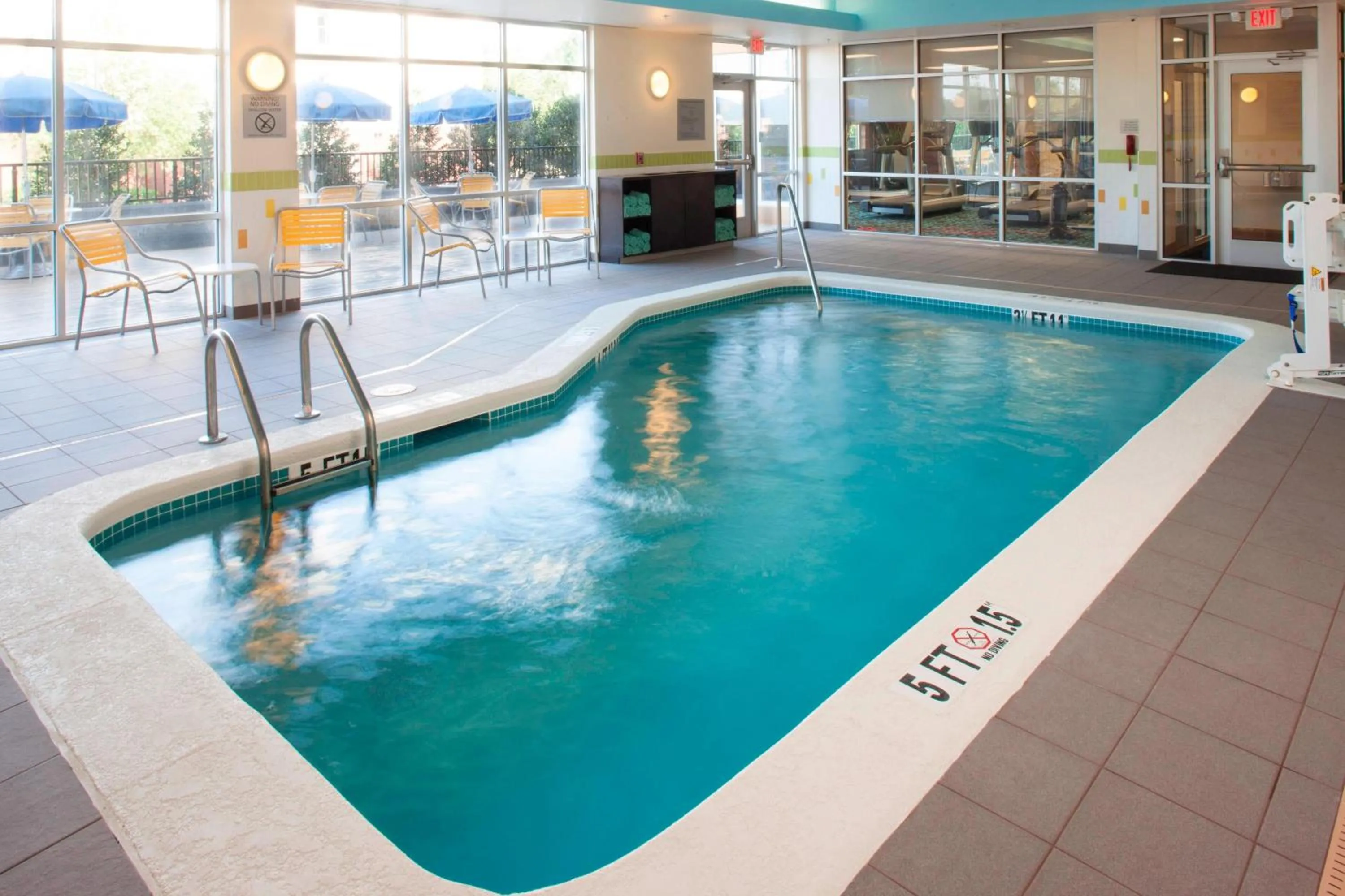 Swimming pool in Fairfield Inn & Suites by Marriott Atlanta Gwinnett Place