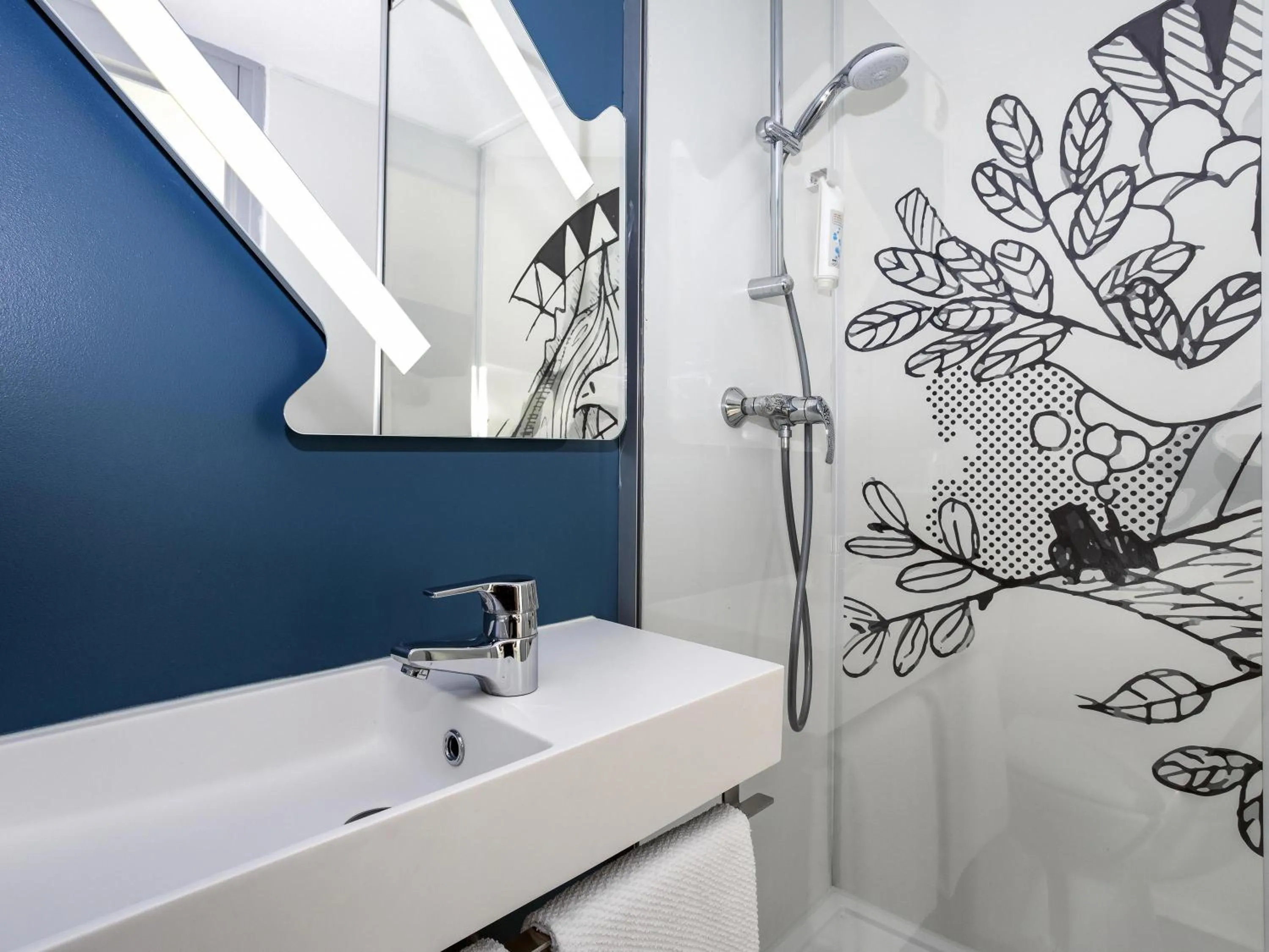 Bedroom in Ibis budget Lorient Caudan