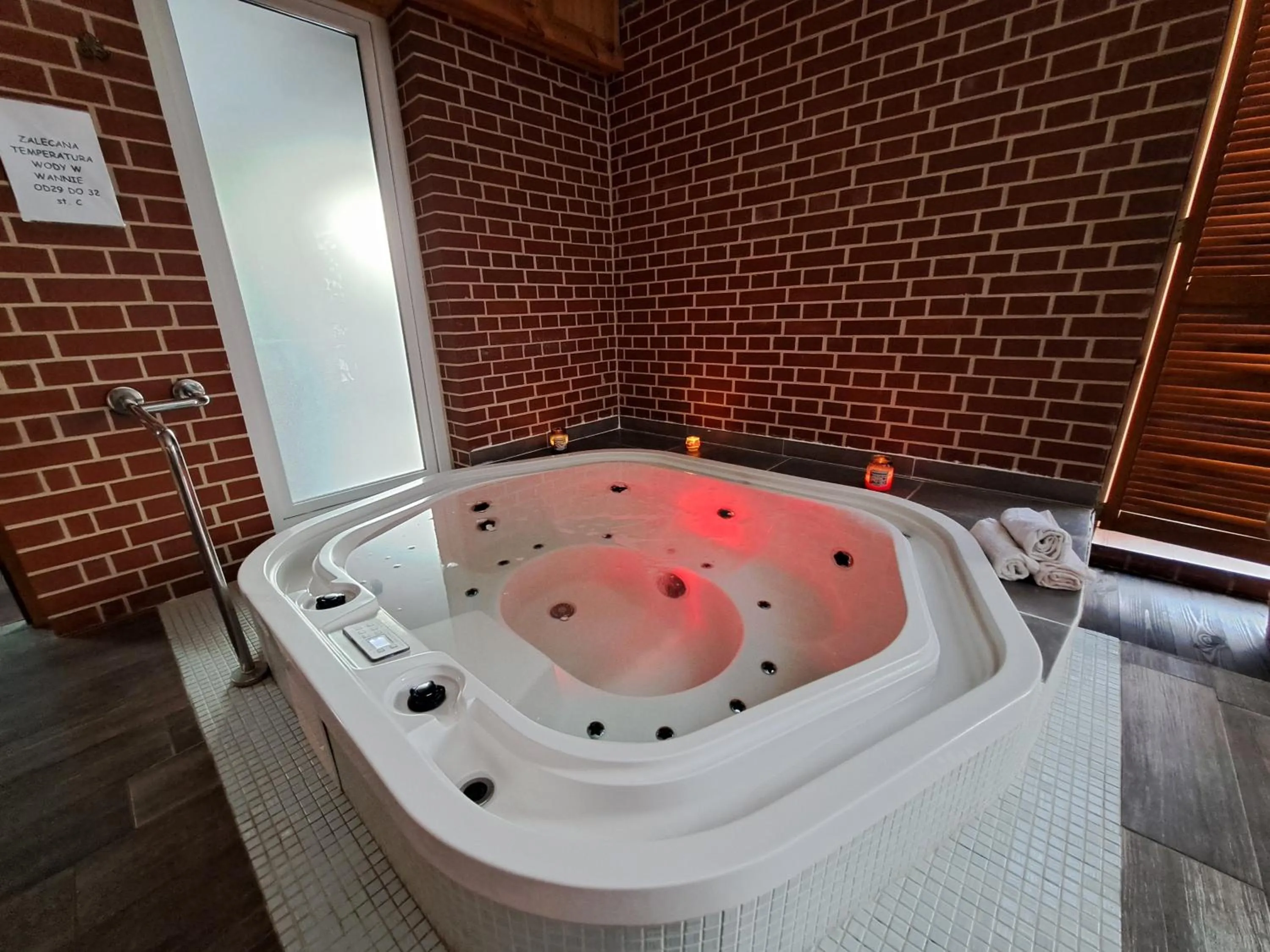 Hot Tub in Hotel Agat & SPA