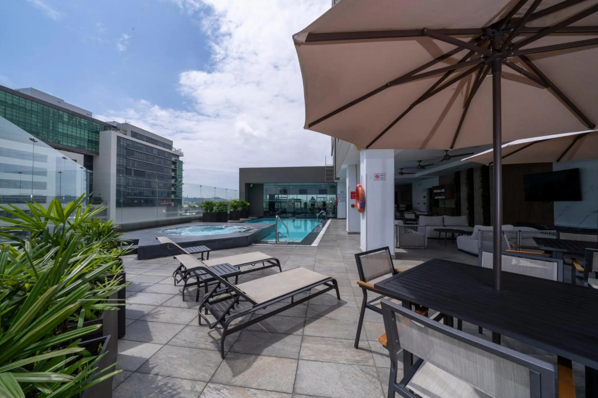Swimming pool in Holiday Inn Guayaquil Airport by IHG
