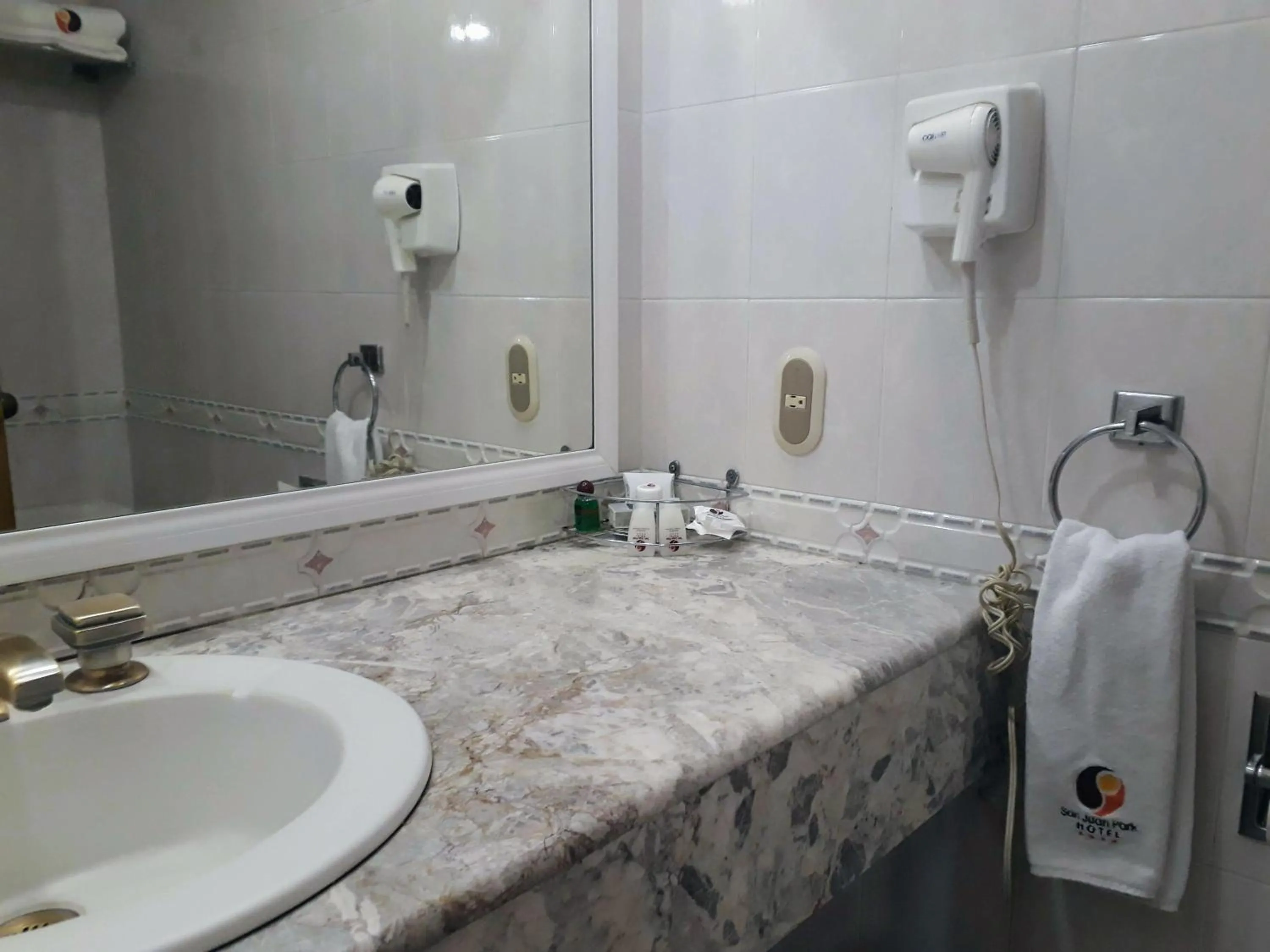 Bathroom in Hotel San Juan Park