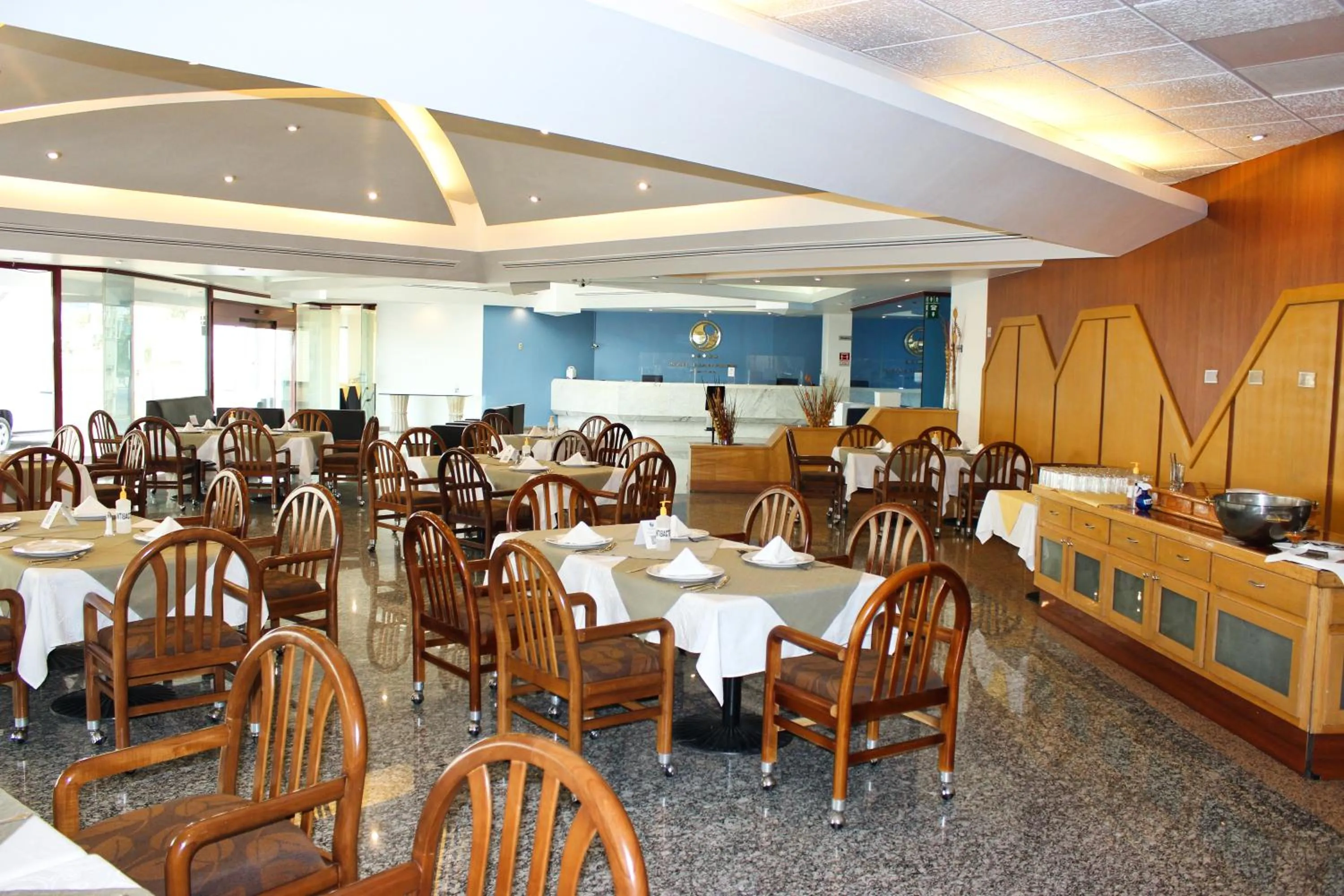 Restaurant/places to eat in Hotel San Juan Park