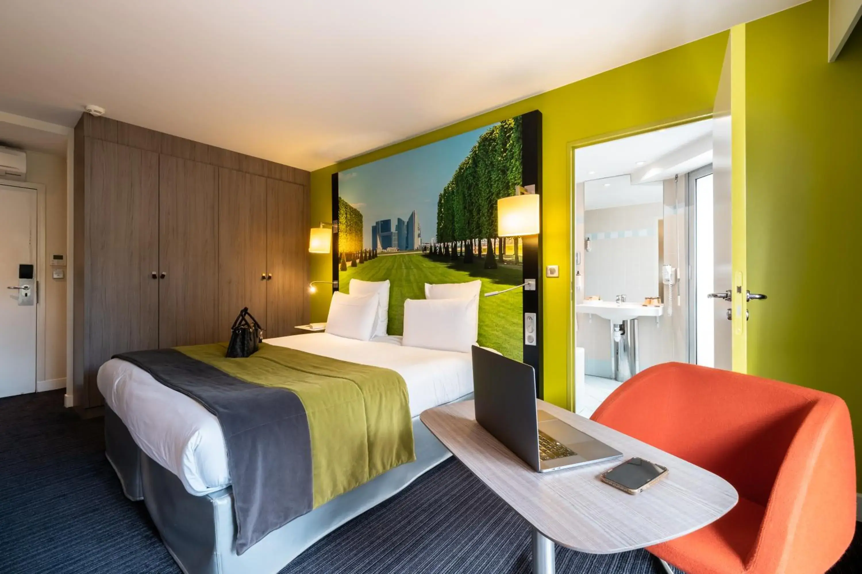 Bed in Mercure Paris Ouest Saint Germain Bed in Mercure Paris Ouest Saint Germain