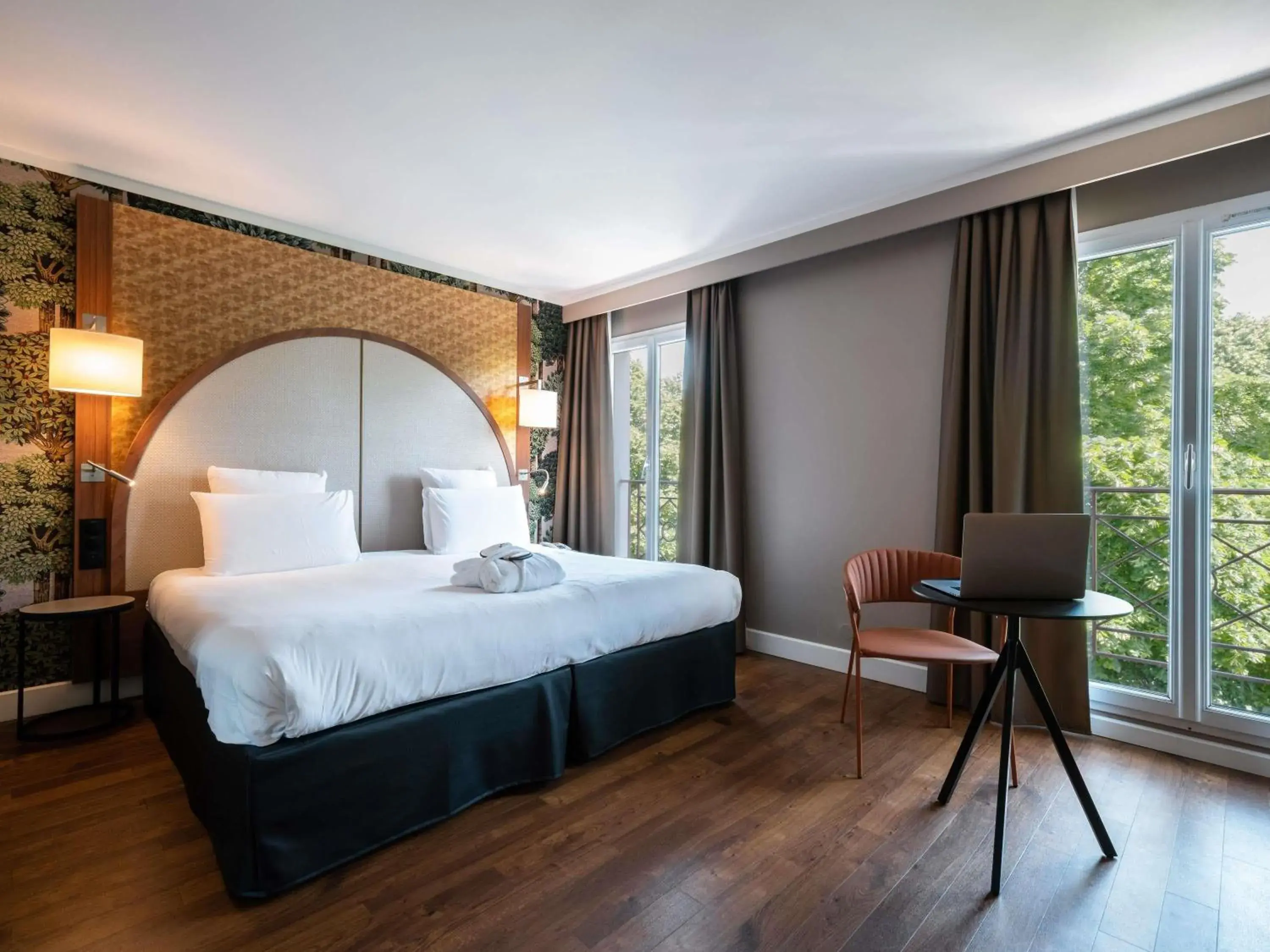 Bedroom, Bed in Mercure Paris Ouest Saint Germain Bedroom, Bed in Mercure Paris Ouest Saint Germain