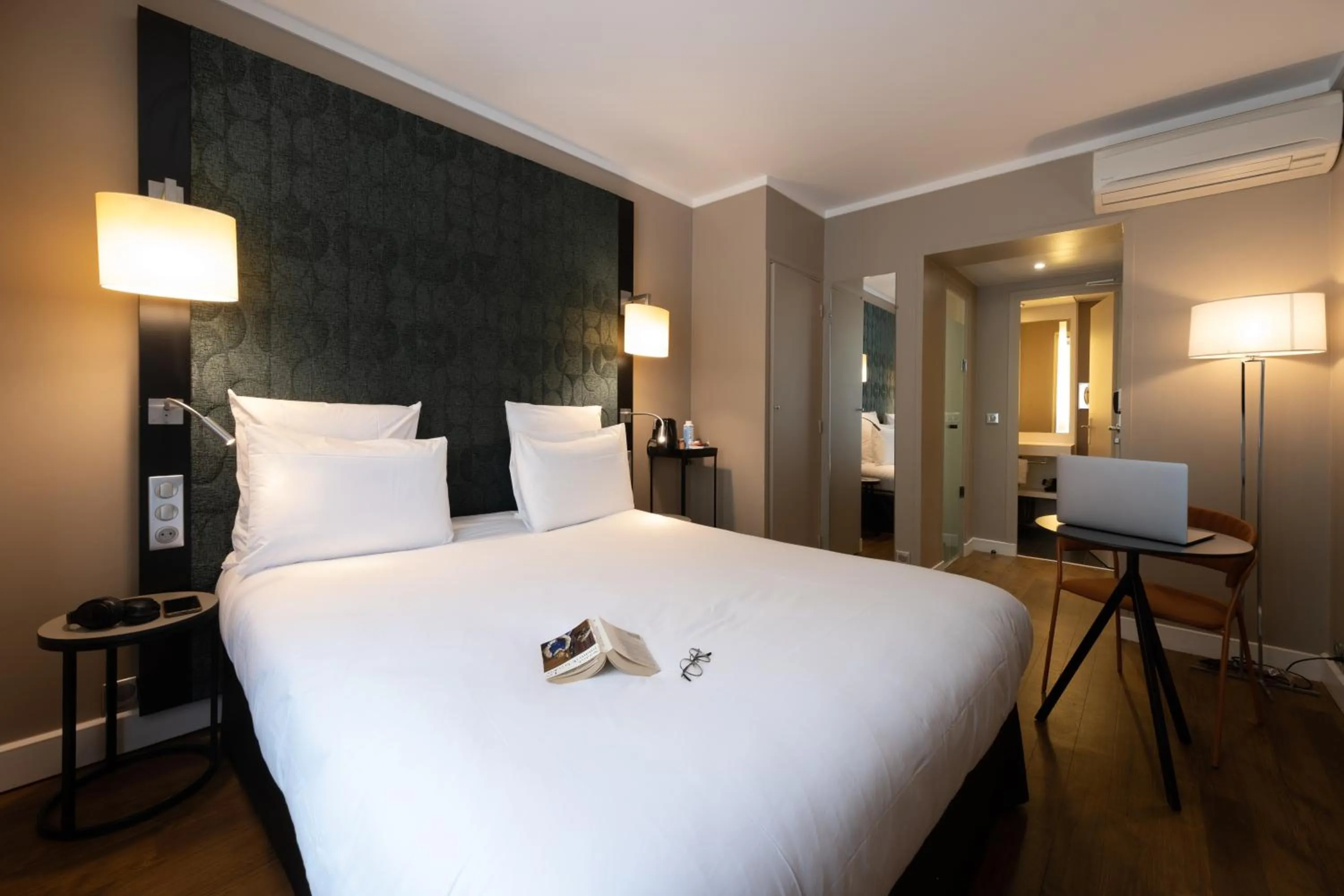 Bed in Mercure Paris Ouest Saint Germain