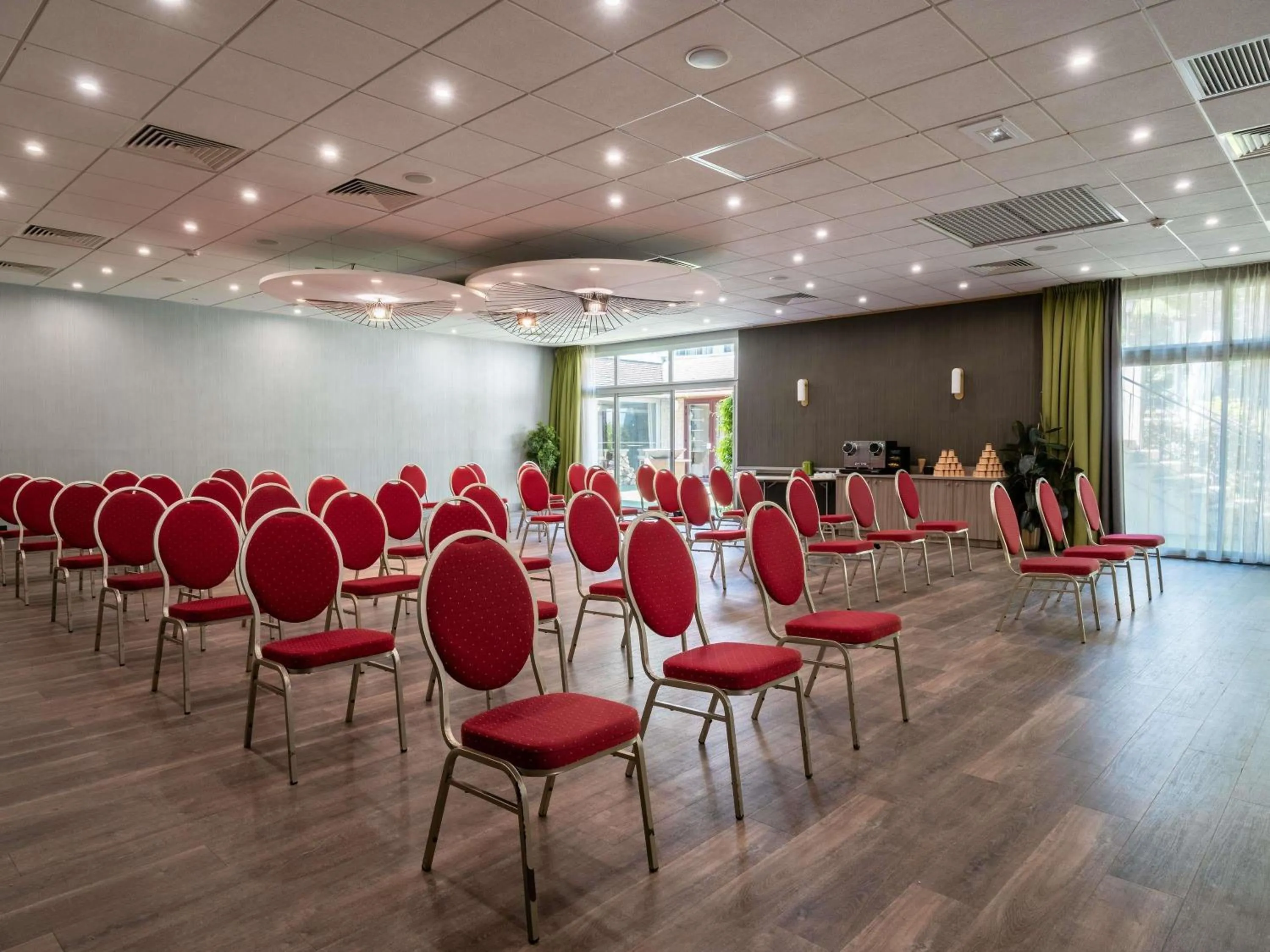 Property building in Mercure Paris Ouest Saint Germain