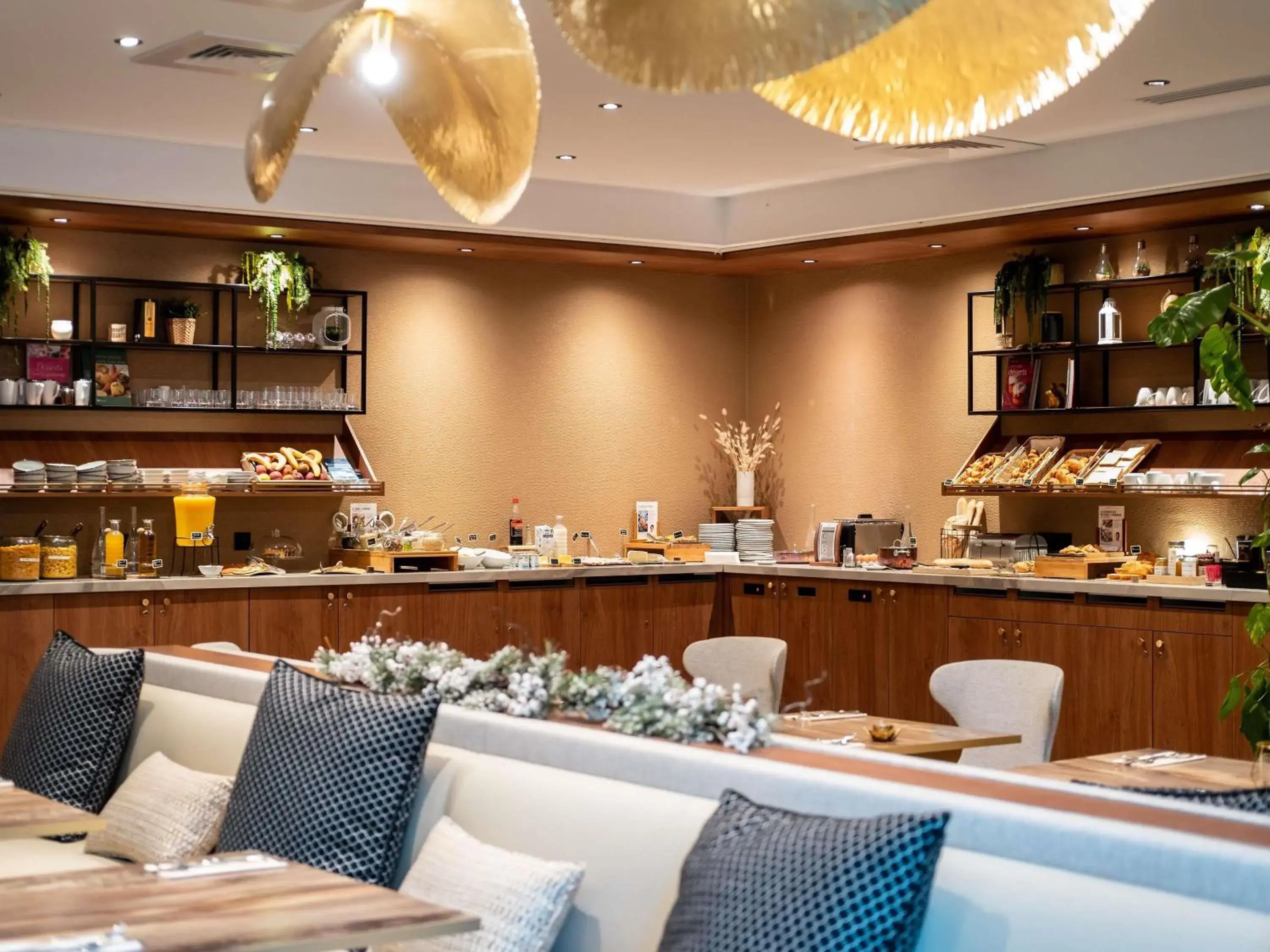 Property building in Mercure Paris Ouest Saint Germain Property building in Mercure Paris Ouest Saint Germain