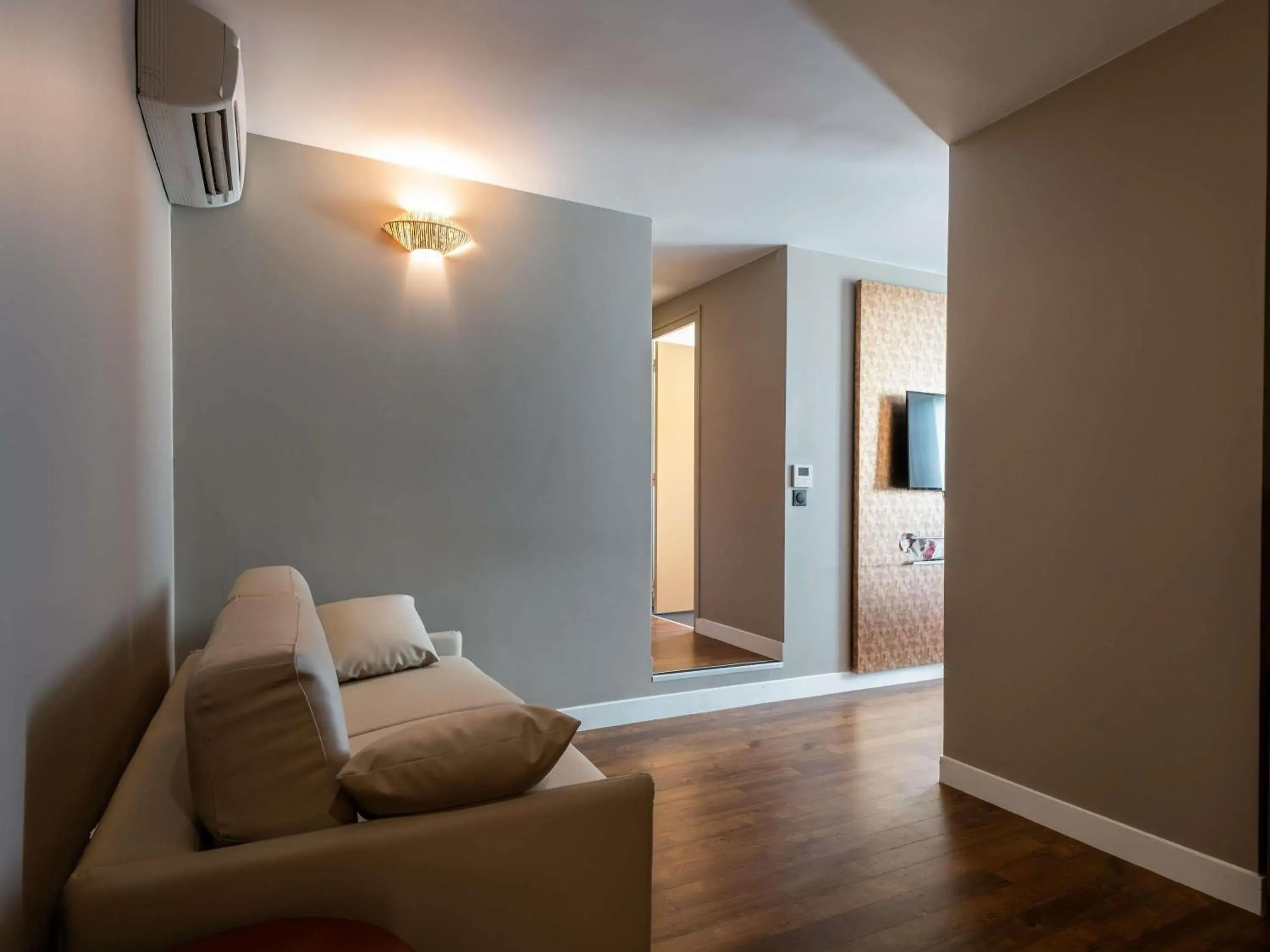 Bedroom in Mercure Paris Ouest Saint Germain Bedroom in Mercure Paris Ouest Saint Germain