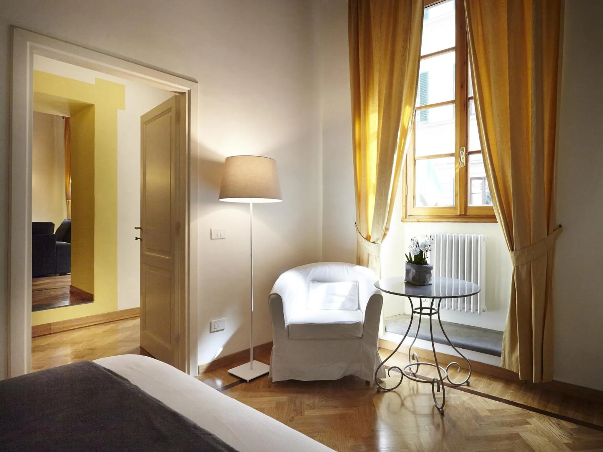 Photo of the whole room, Bed in Yome - Your Home in Florence