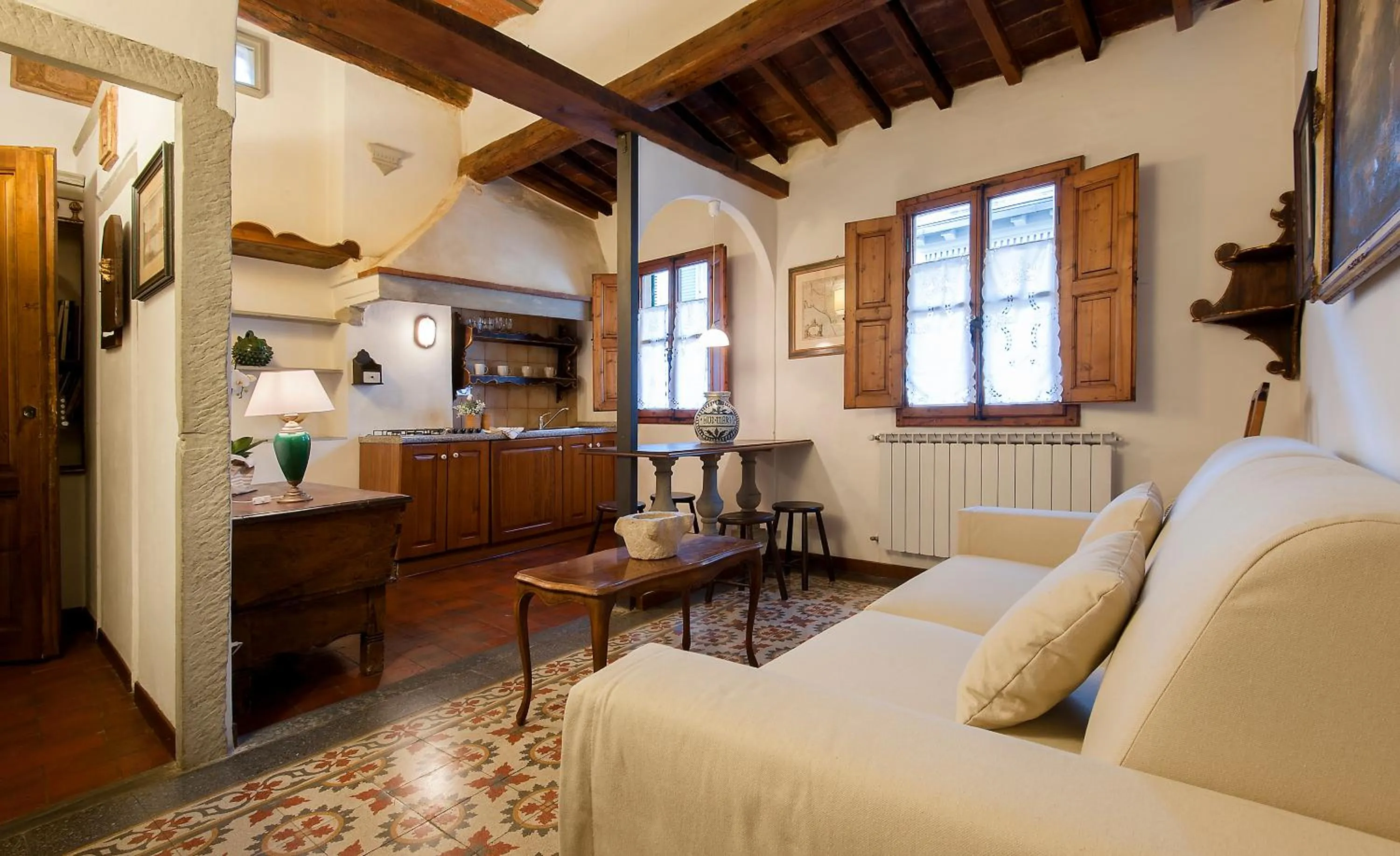 Living room, Bed in Yome - Your Home in Florence