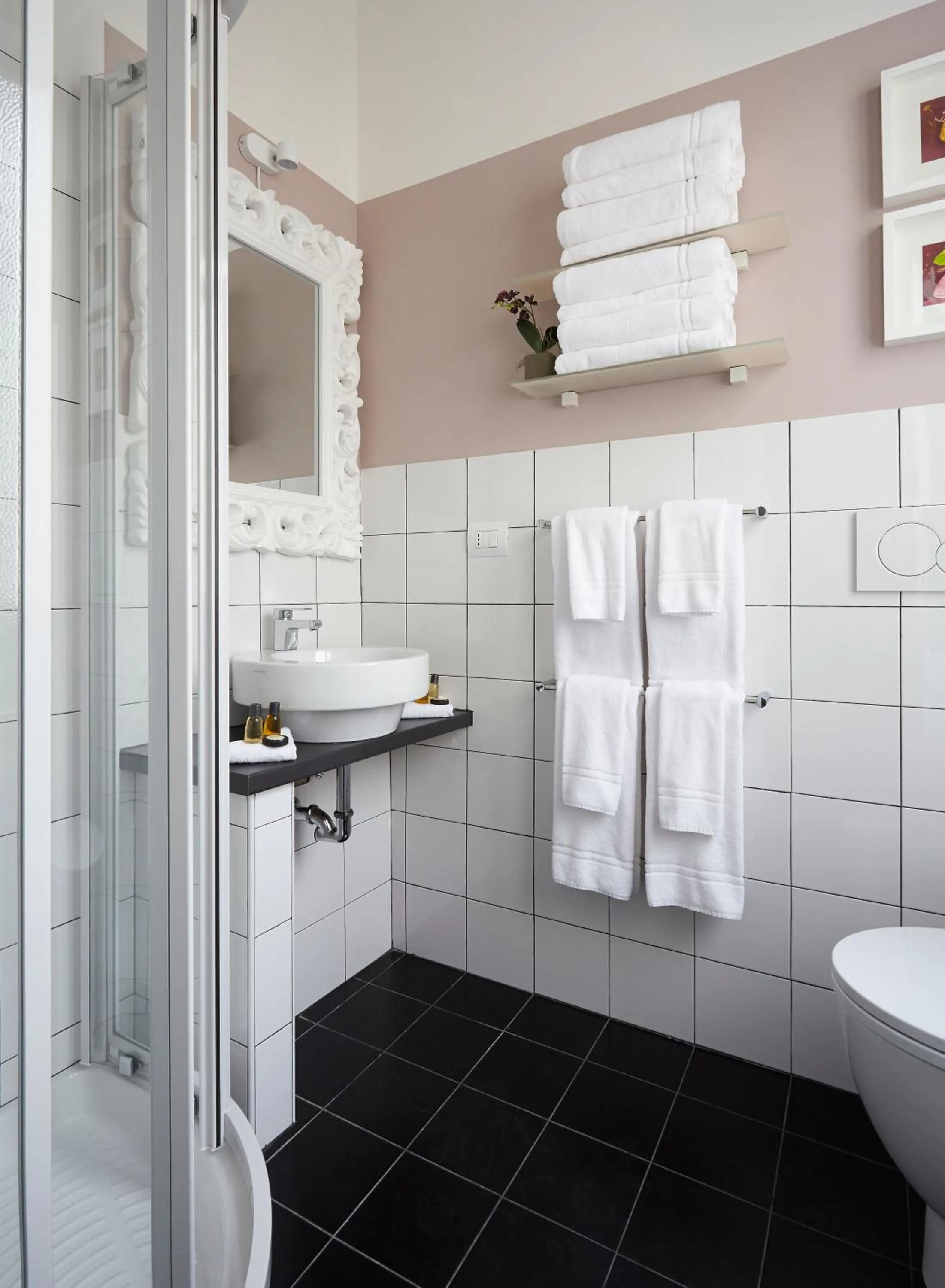 Shower in Yome - Your Home in Florence