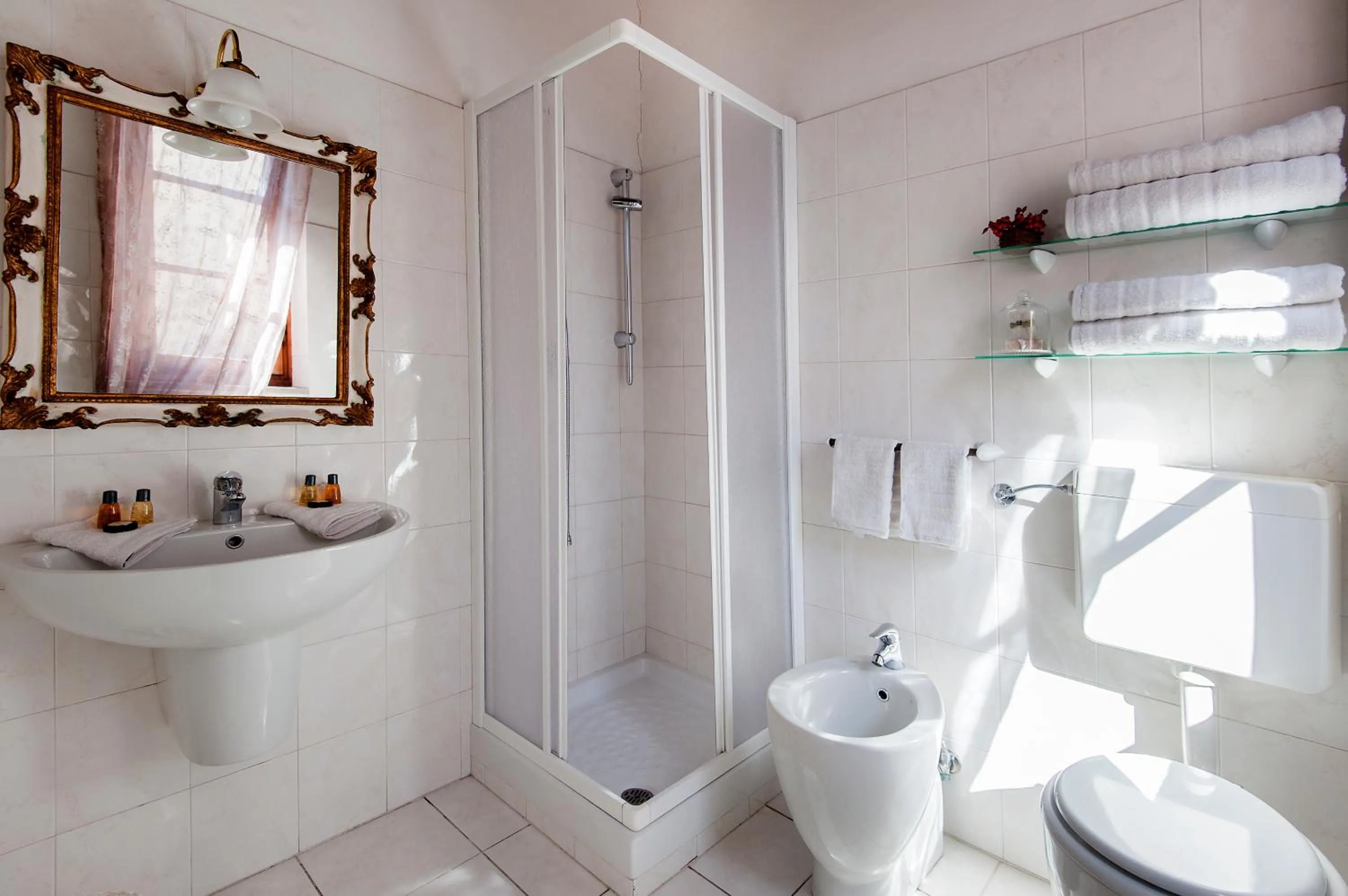 Shower in Yome - Your Home in Florence