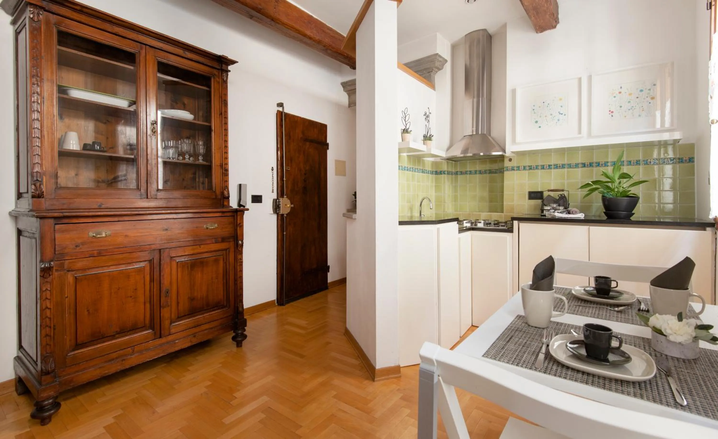 Dining area in Yome - Your Home in Florence