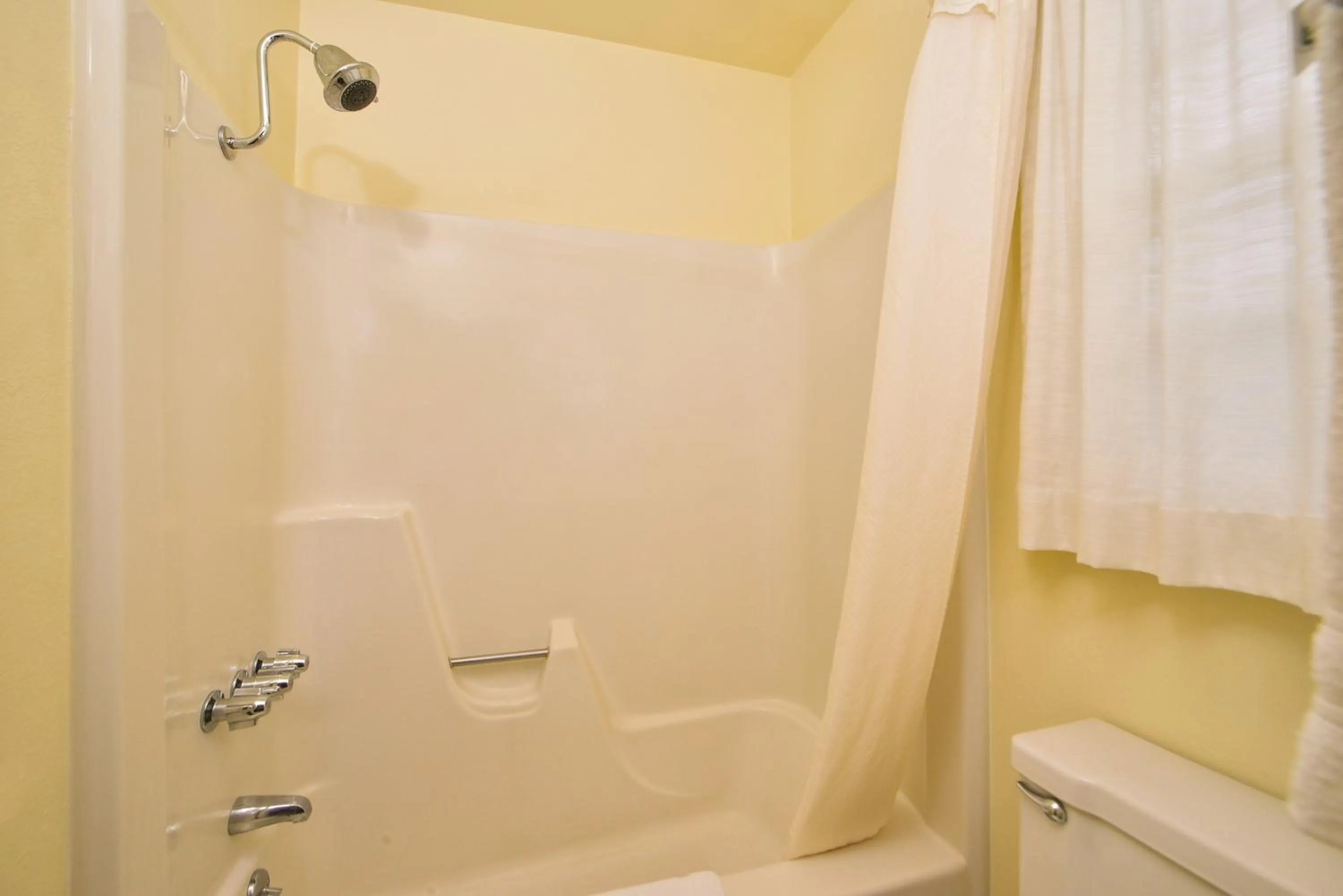 Bathroom in Days Inn by Wyndham Jefferson