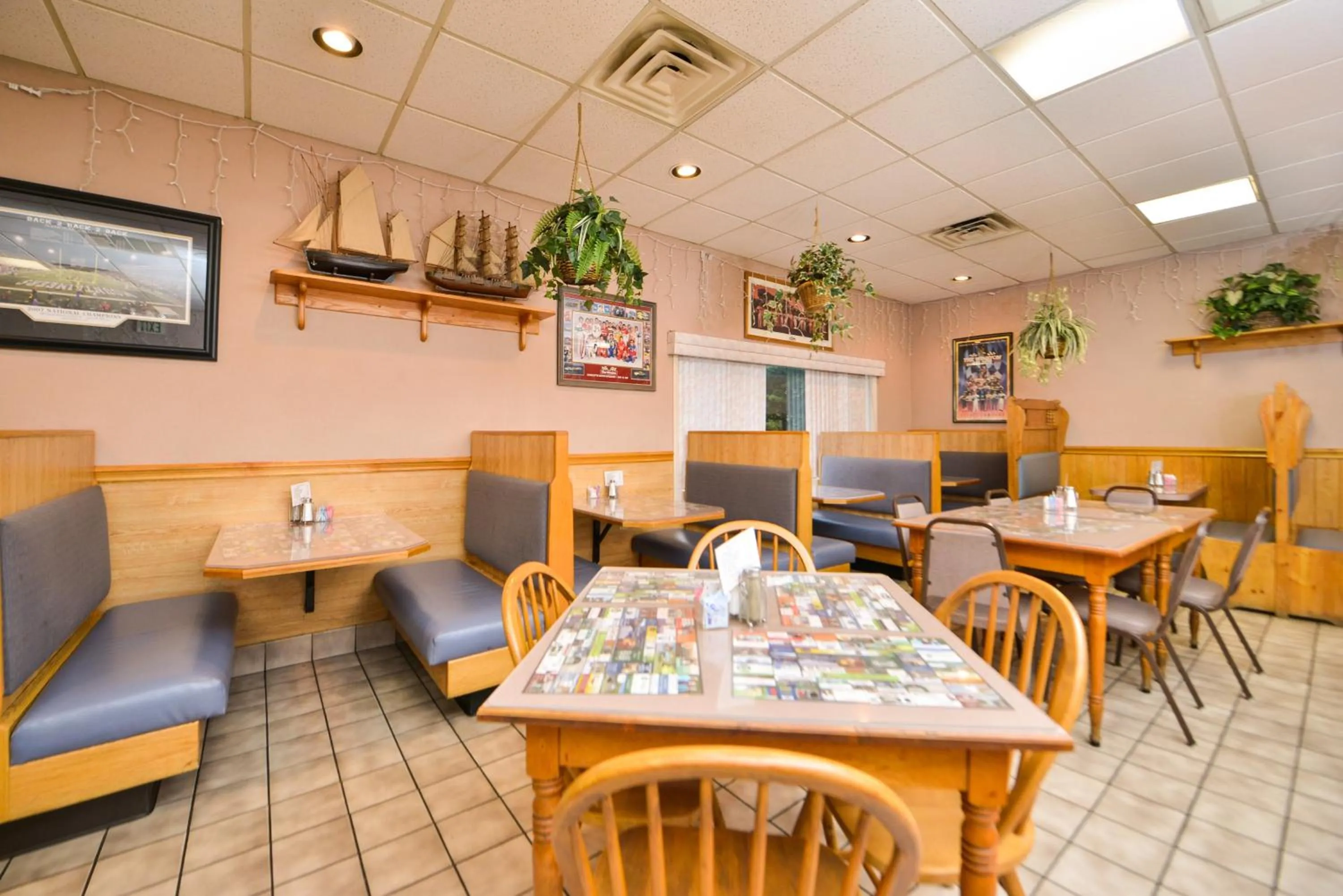 Restaurant/Places to Eat in Days Inn by Wyndham Jefferson