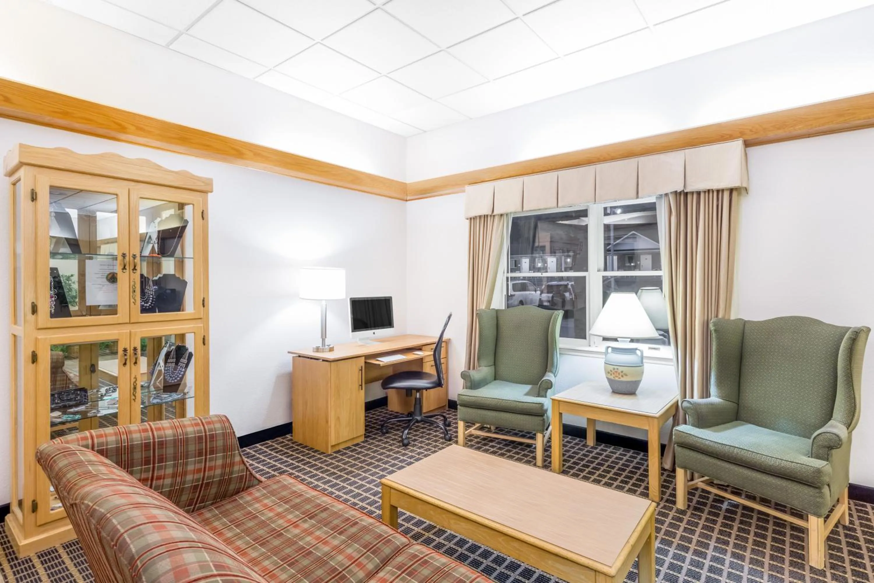 Communal lounge/ TV room, Seating Area in Days Inn by Wyndham Jefferson