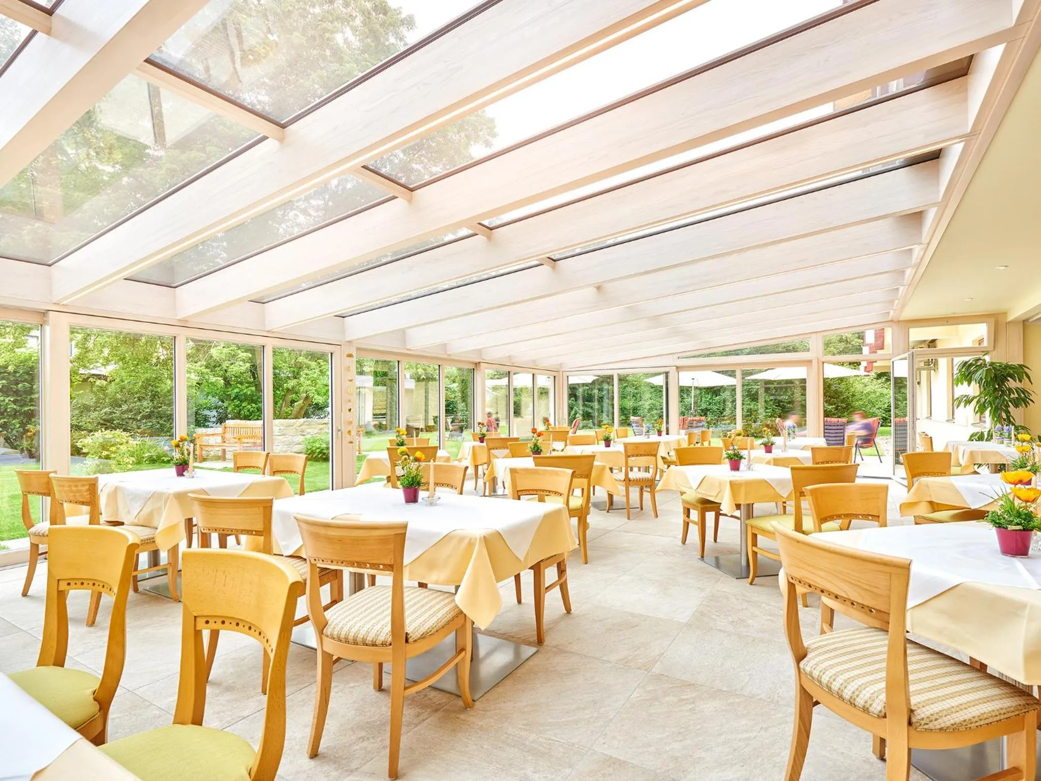 Restaurant/places to eat in Appartment Hotel Victoria