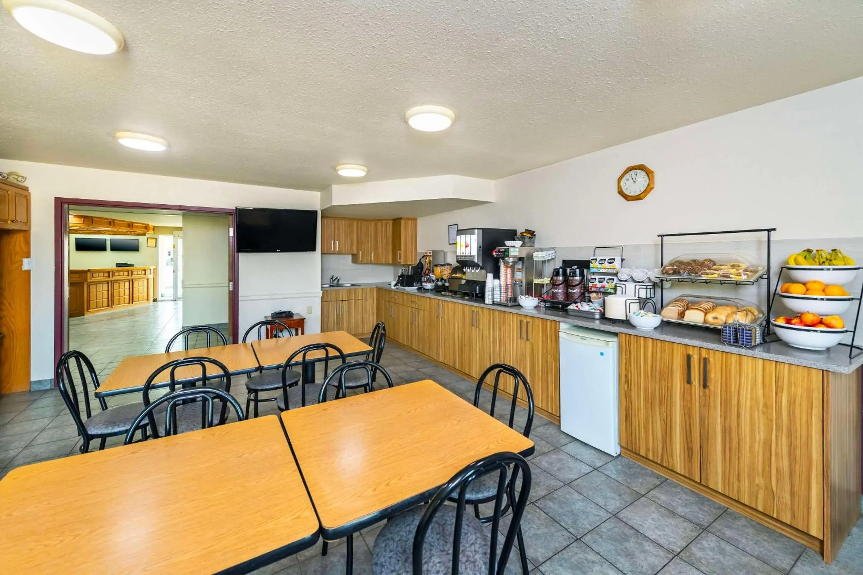 Breakfast in Rodeway Inn Breakfast in Rodeway Inn