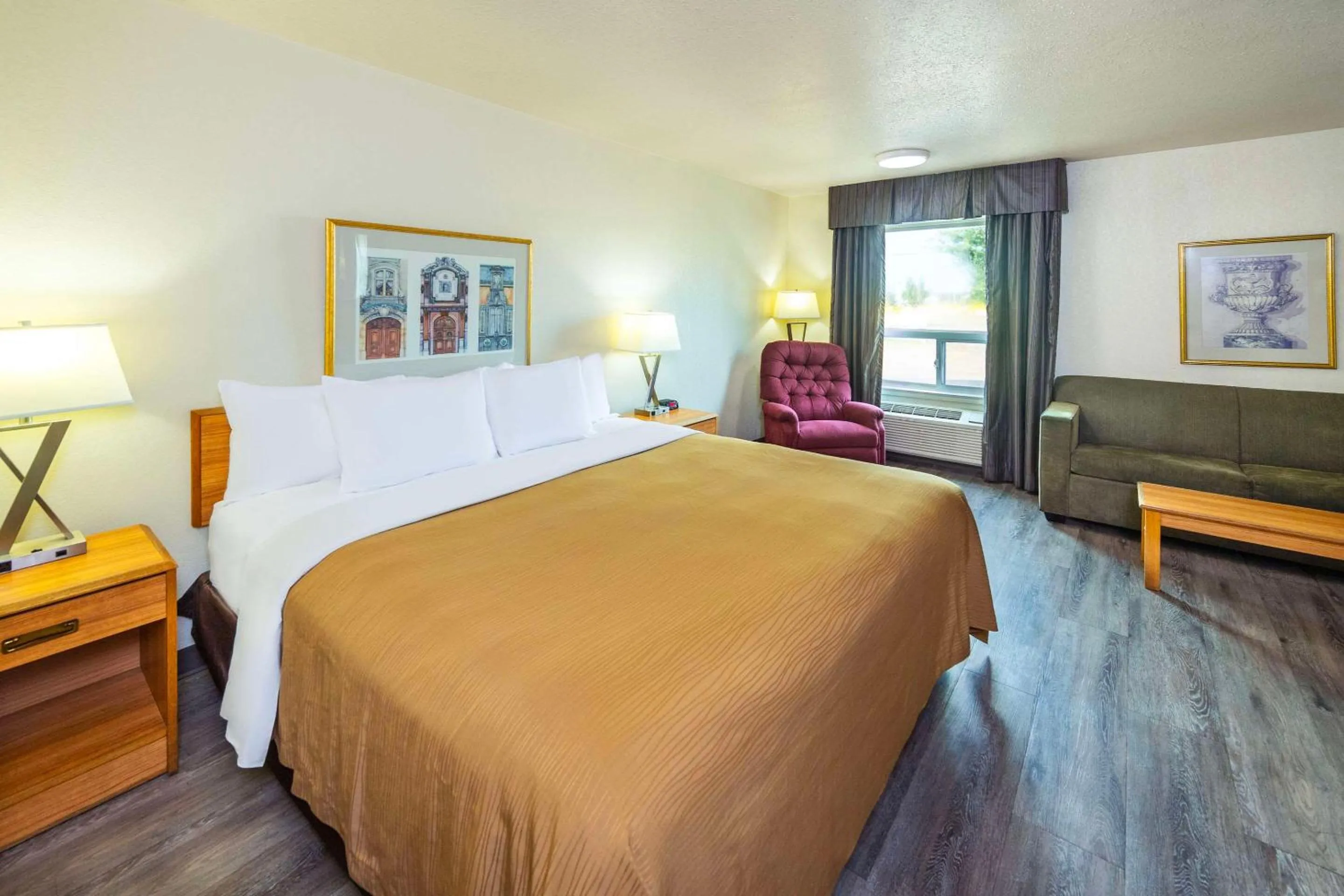 Bedroom, Bed in Rodeway Inn