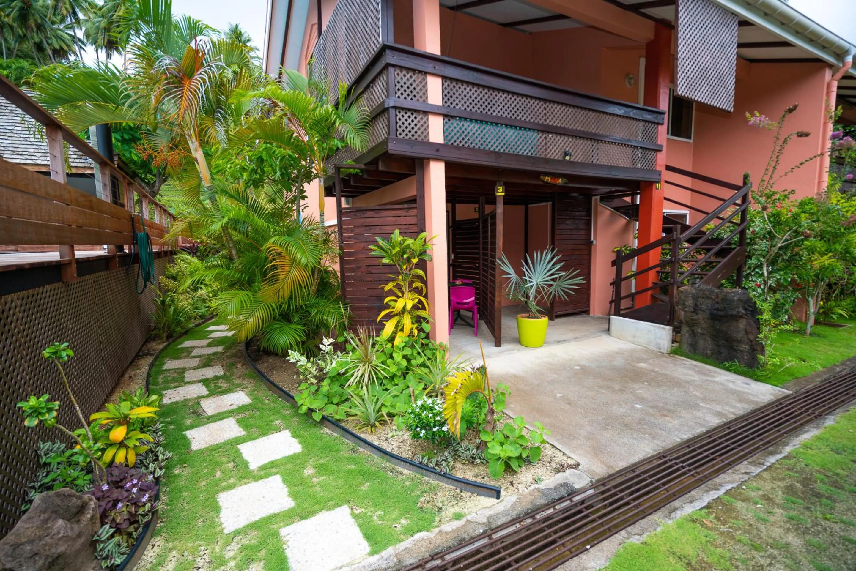 Garden in BORA BORA HOLIDAY'S LODGE