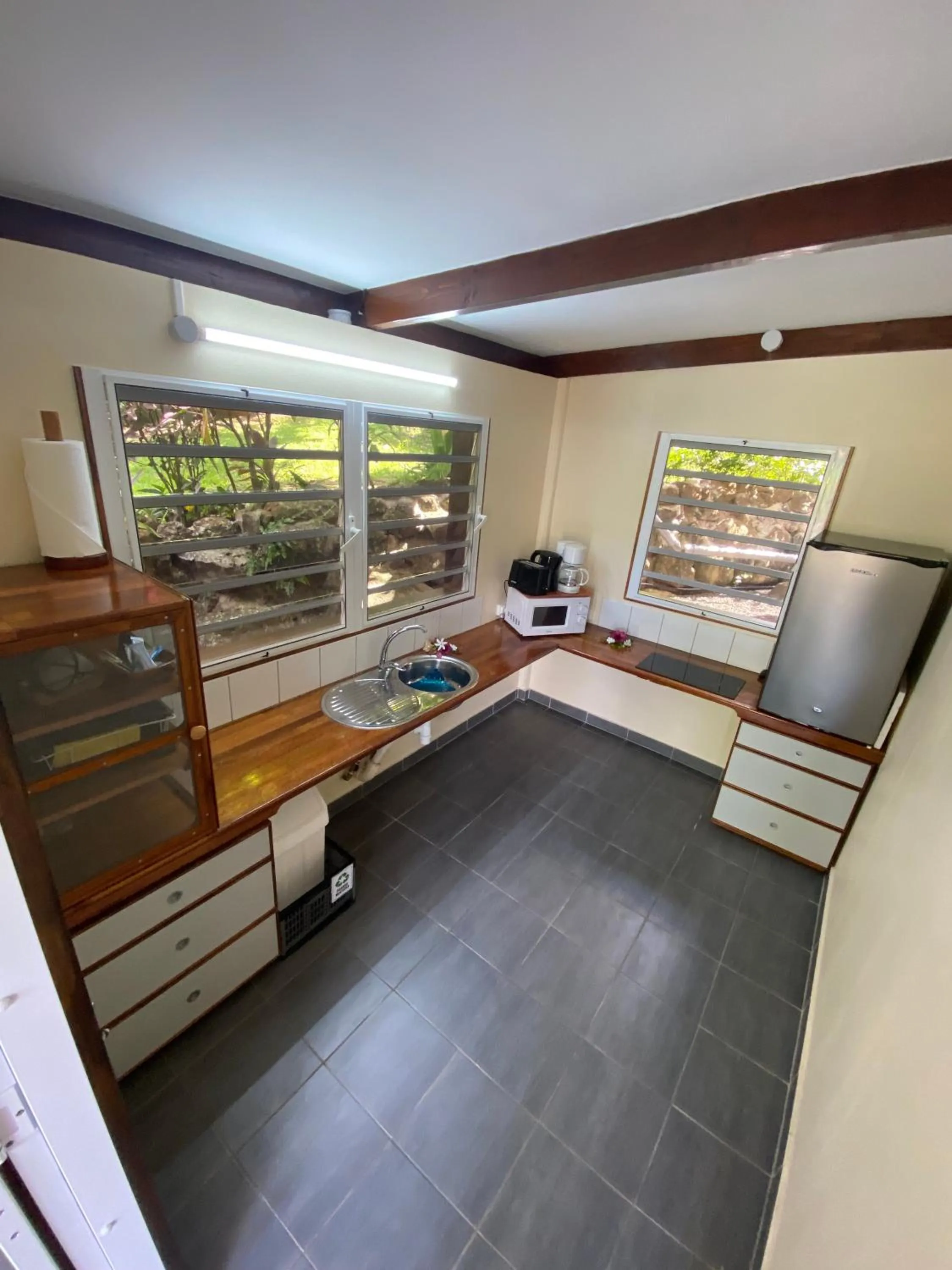 Communal kitchen in BORA BORA HOLIDAY'S LODGE