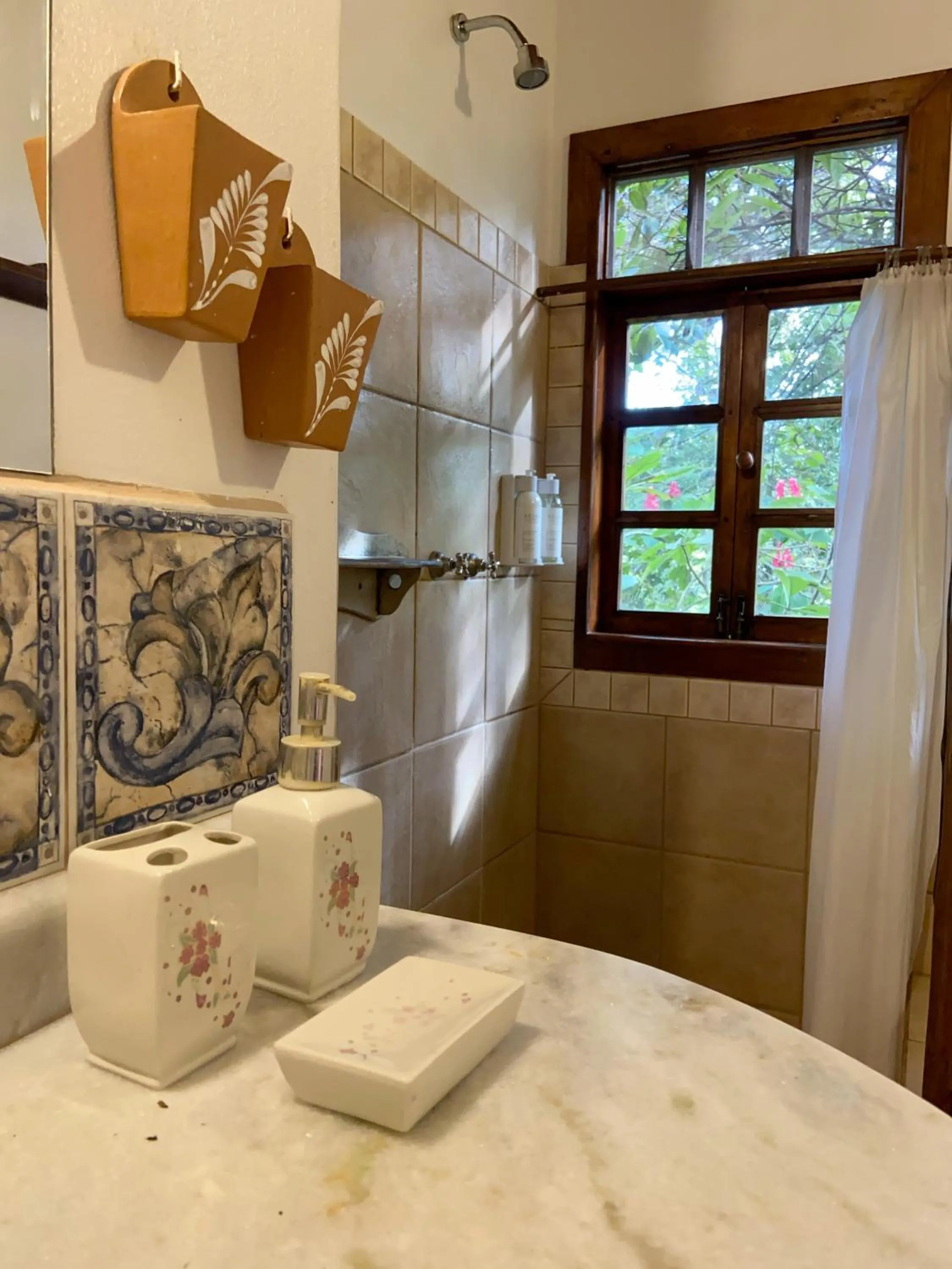 Bathroom, Bed in Pousada Vila Serrano