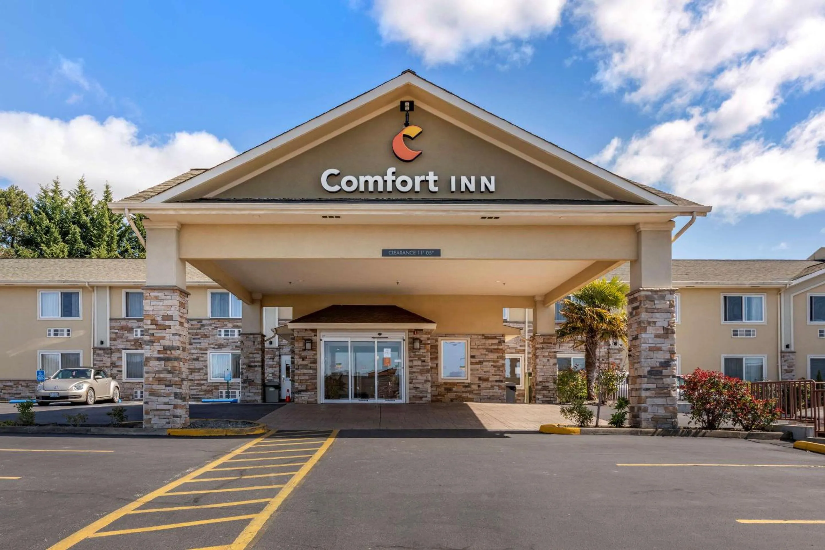 Property building in Comfort Inn Roseburg