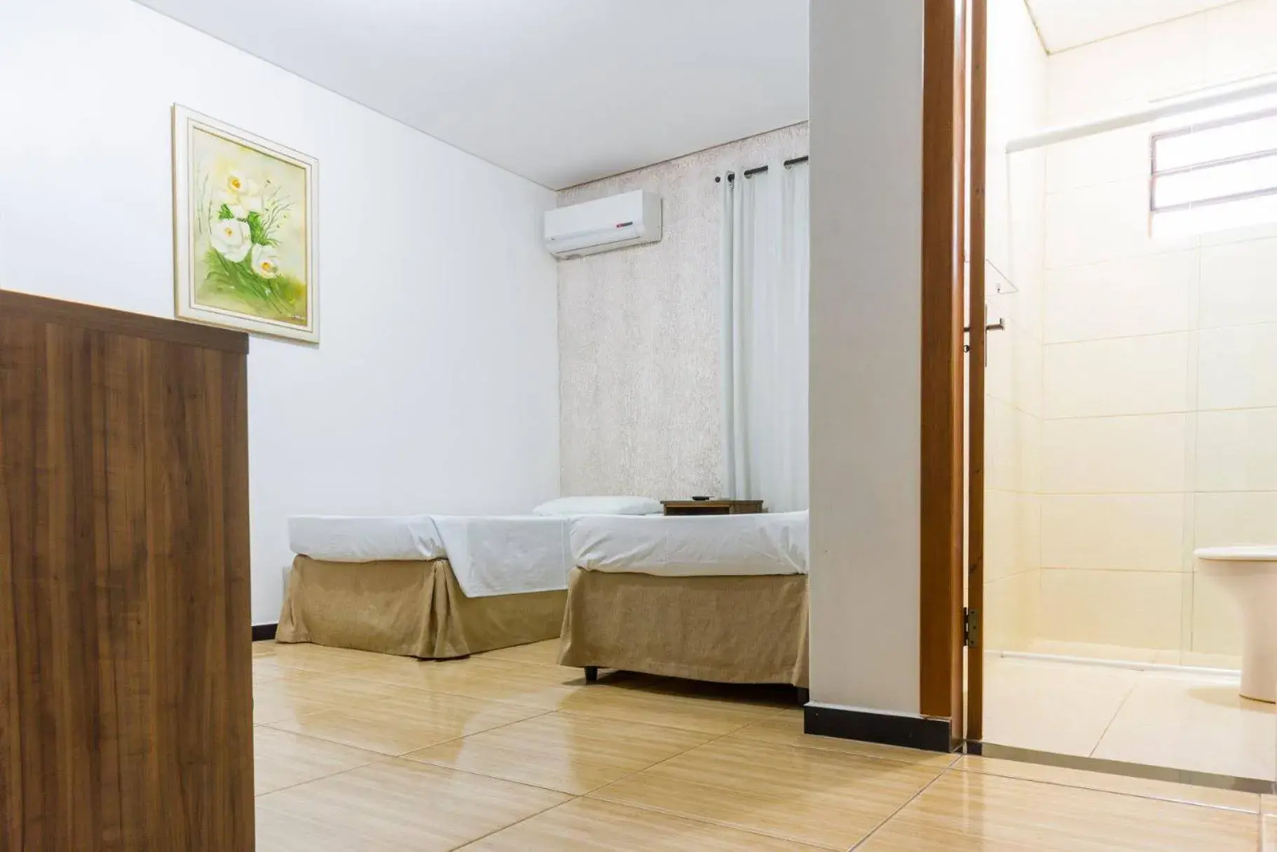 Photo of the whole room, Bed in Hotel Holiday Foz Photo of the whole room, Bed in Hotel Holiday Foz