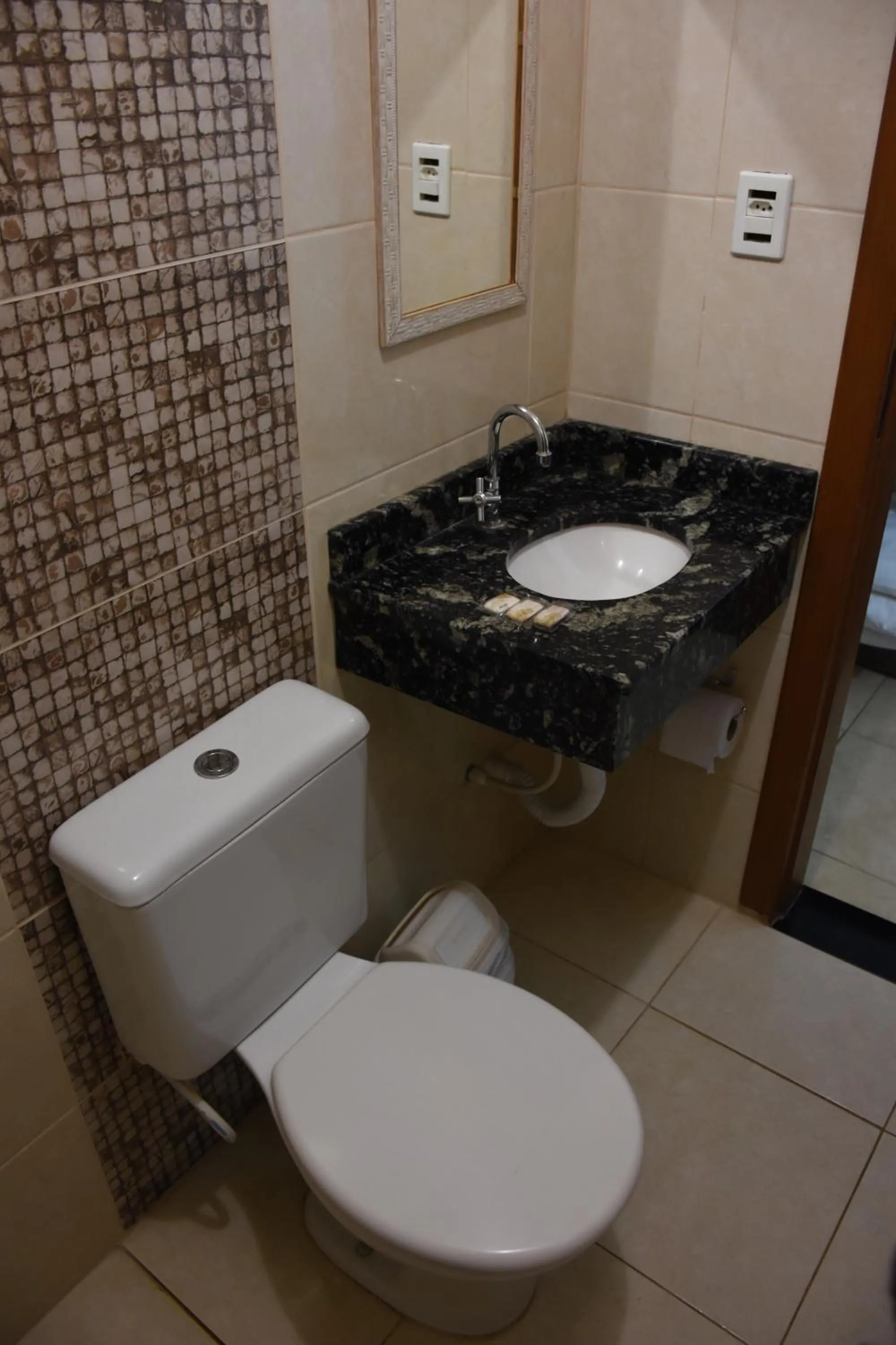 Toilet in Hotel Holiday Foz