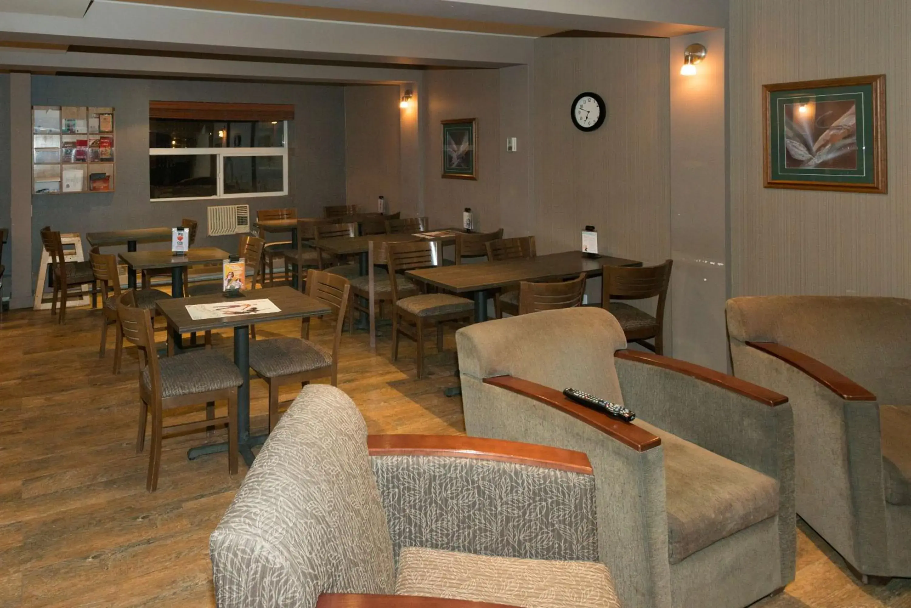 Breakfast in Coast Fort St John Hotel Breakfast in Coast Fort St John Hotel