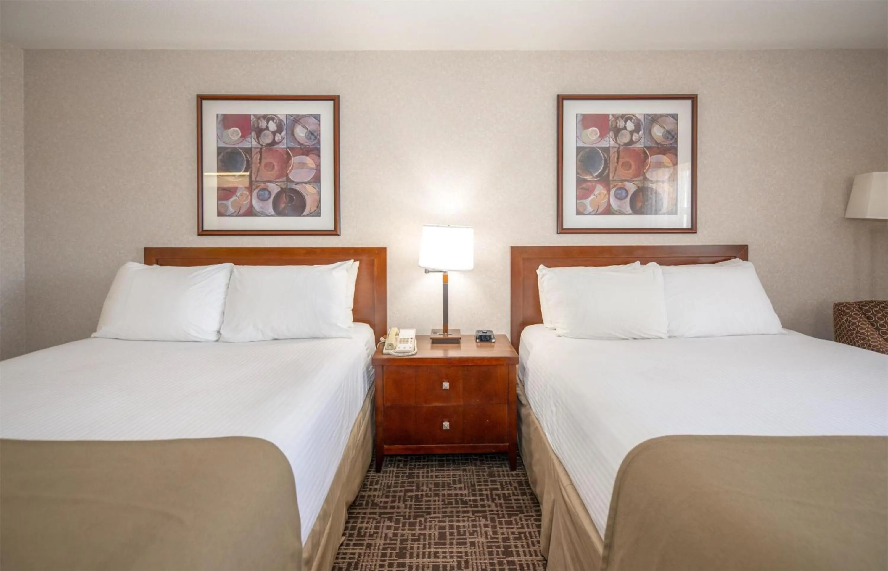 Bedroom, Bed in Coast Fort St John Hotel