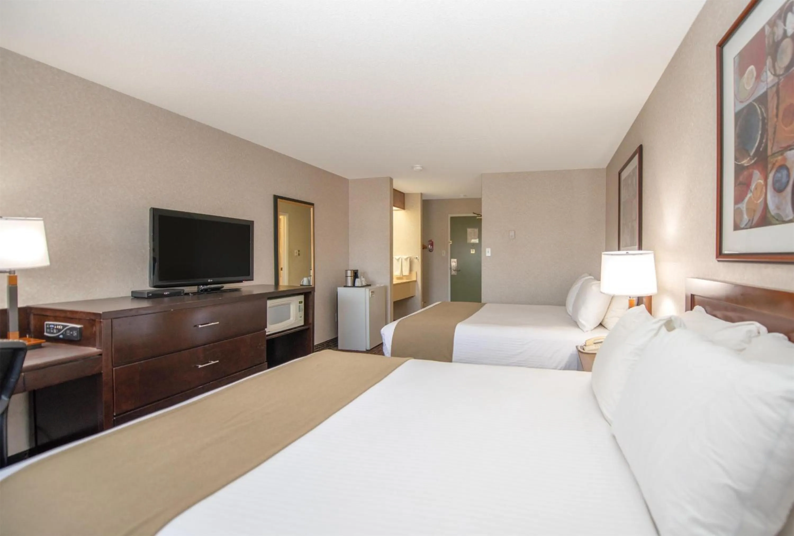 Bedroom, Bed in Coast Fort St John Hotel